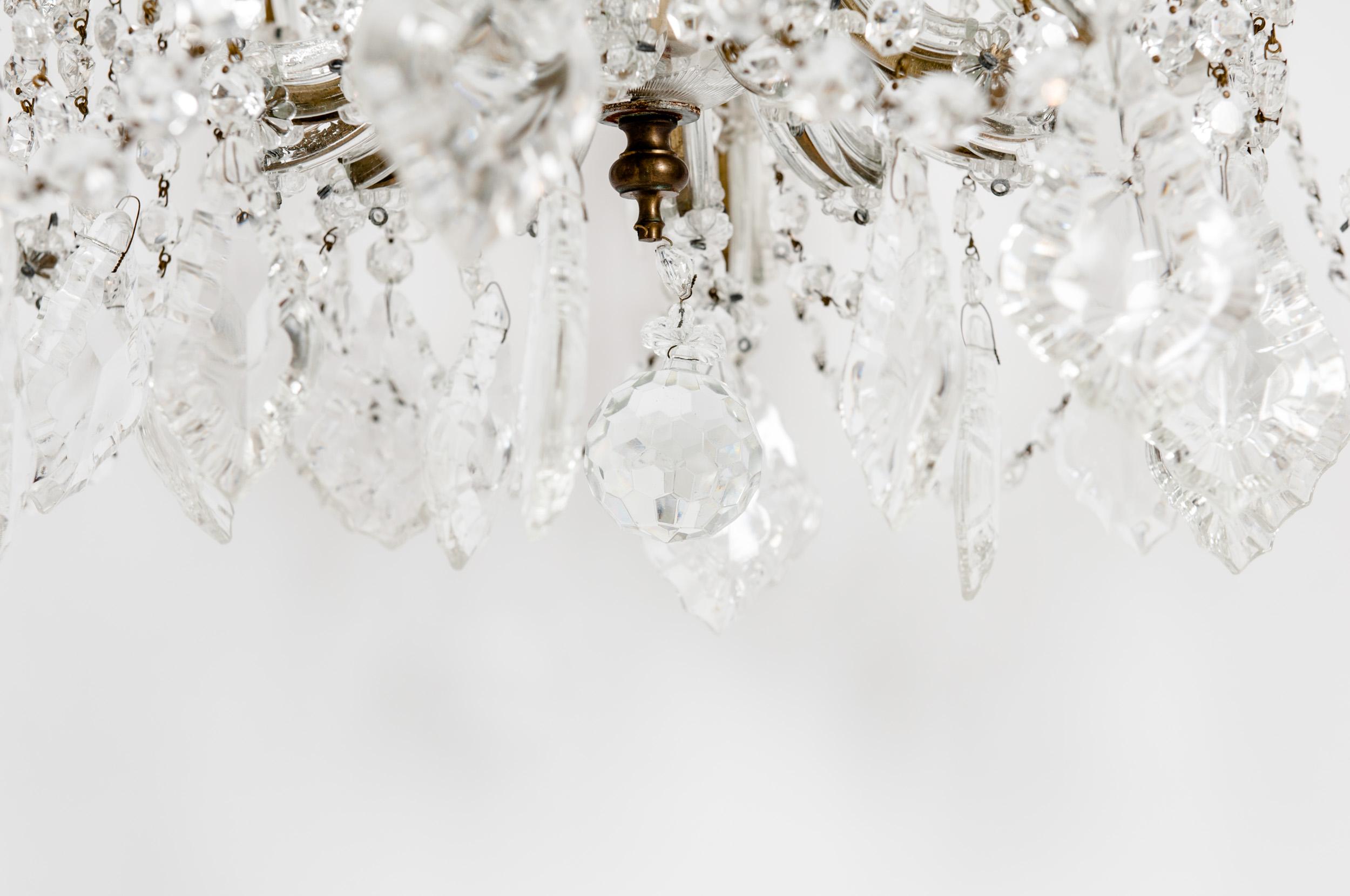Lustre suspendu de 18 lumières en cristal taillé de la fin du XIXe siècle en vente 3