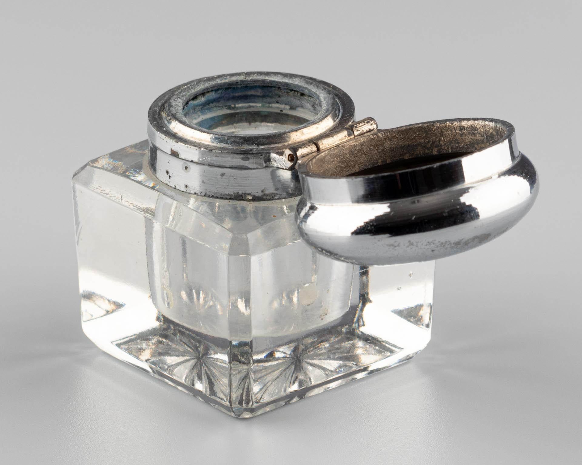 Late 19th Century Cut Crystal Inkwell with Silver-Plated Screw Cap For Sale 2