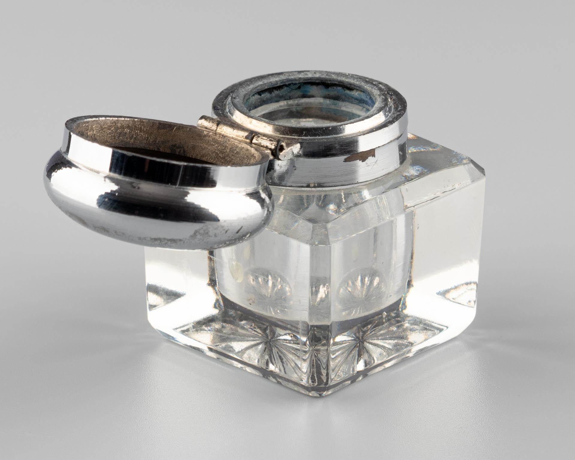 Late 19th Century Cut Crystal Inkwell with Silver-Plated Screw Cap For Sale 3
