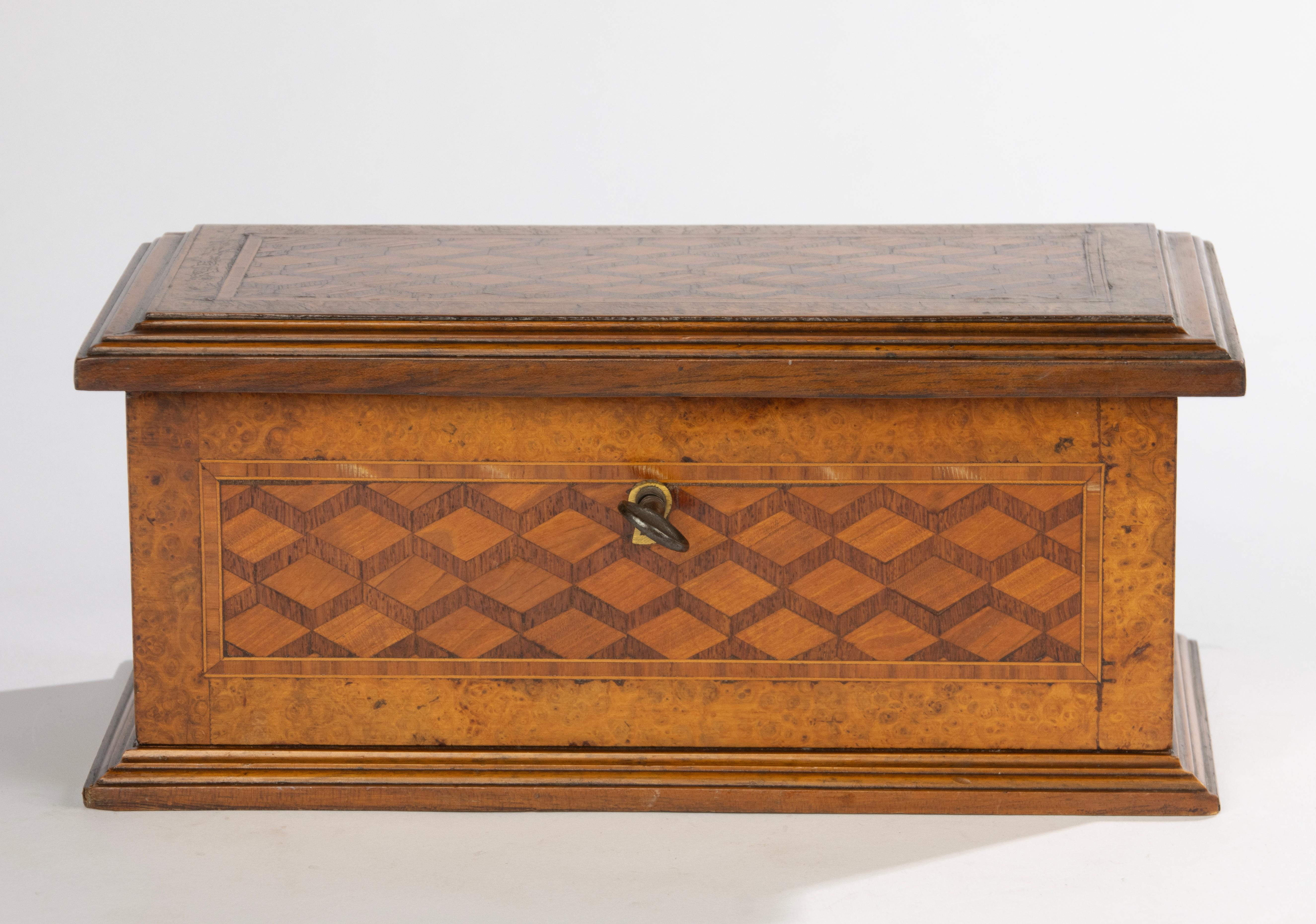 A beautiful antique decorative box, inlaid with different types of wood.
This type of marquetry work is also called 'Oeben Cubes', named after the famous ebenist Jean Oeben (1721-1763). The pattern is made of diamond-shaped pieces of wood, but if