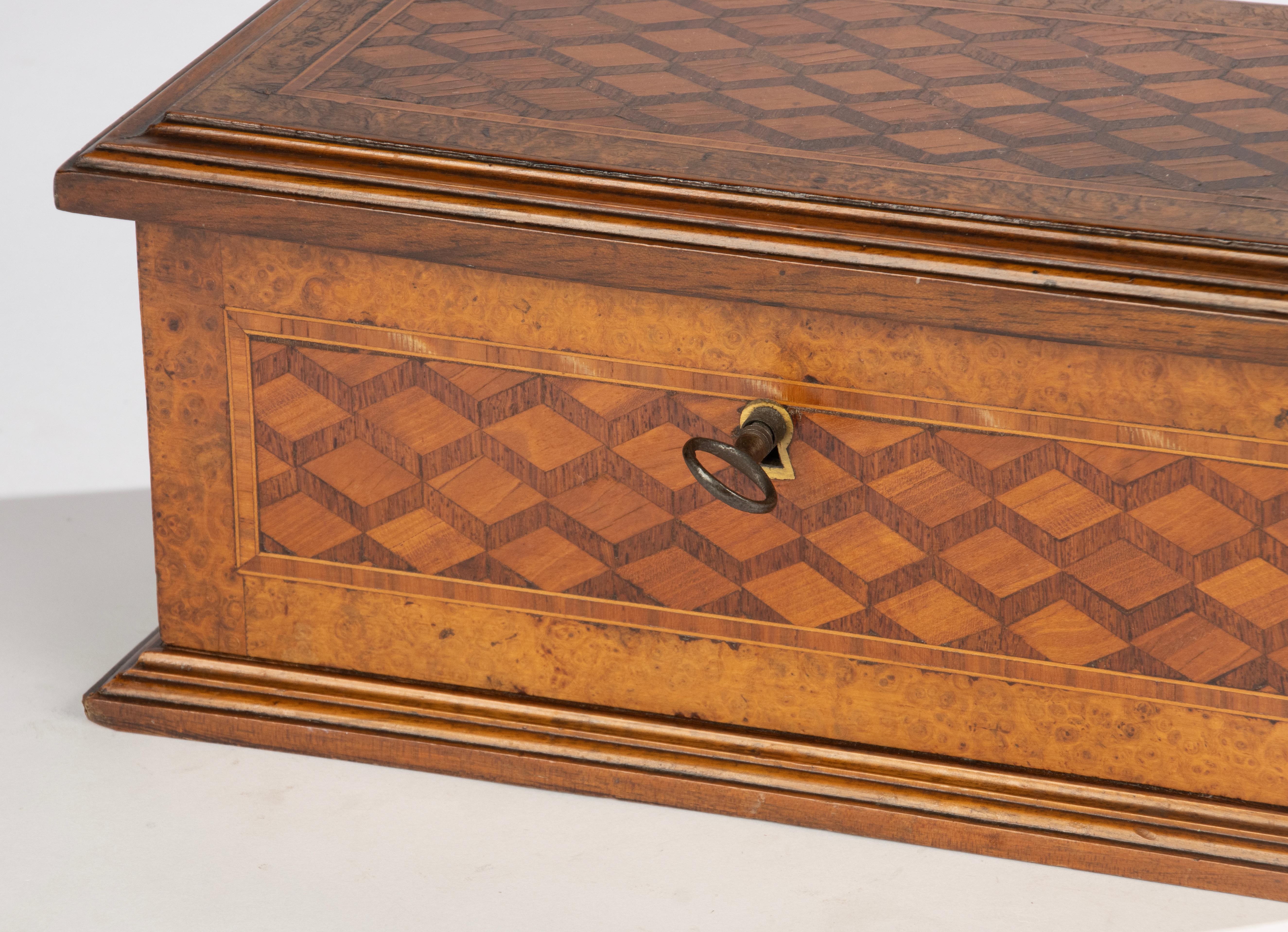 Belle Époque Late 19th Century Decorative Box - Marquetry Wood - Cubics For Sale