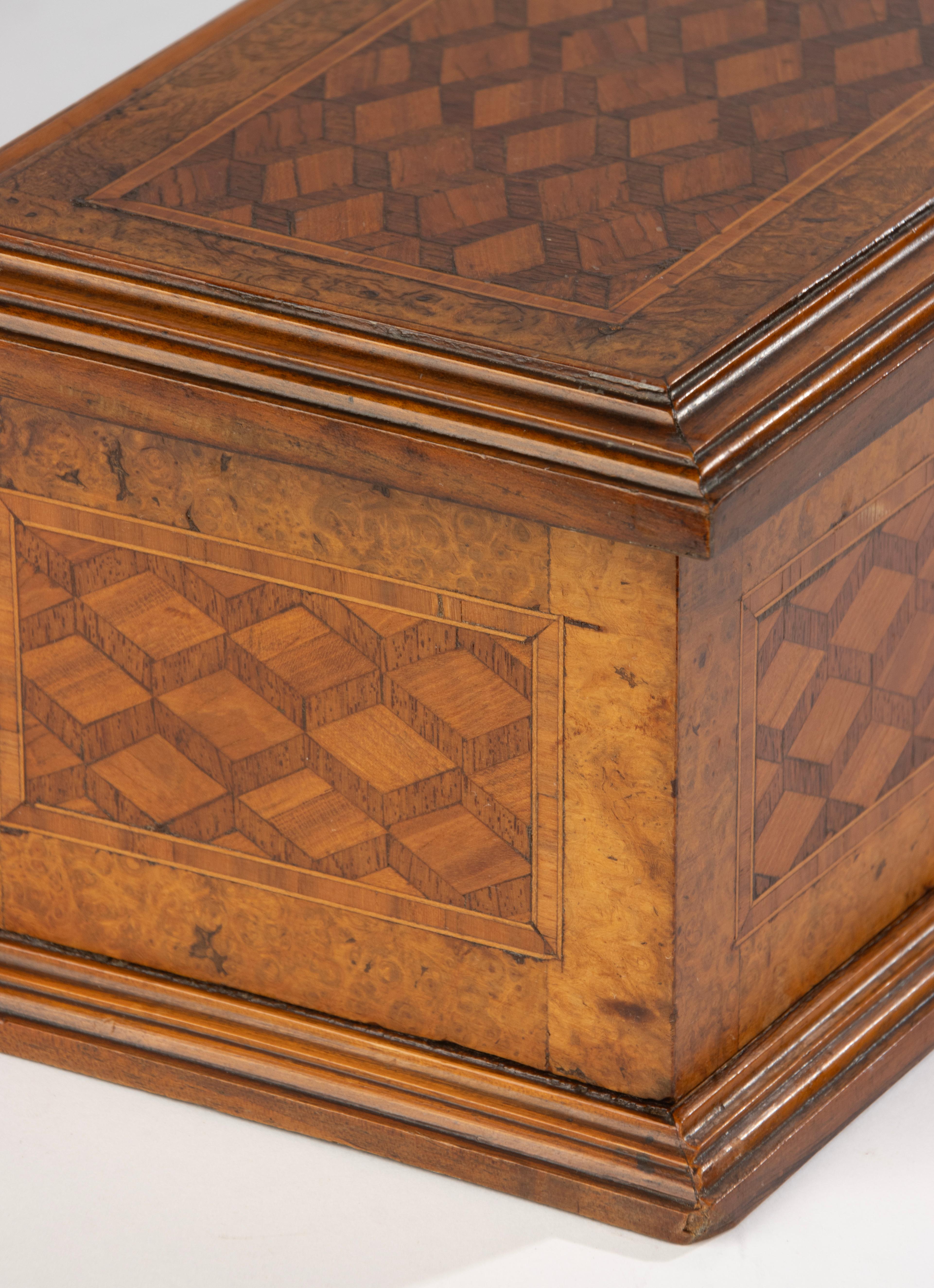Late 19th Century Decorative Box - Marquetry Wood - Cubics For Sale 1