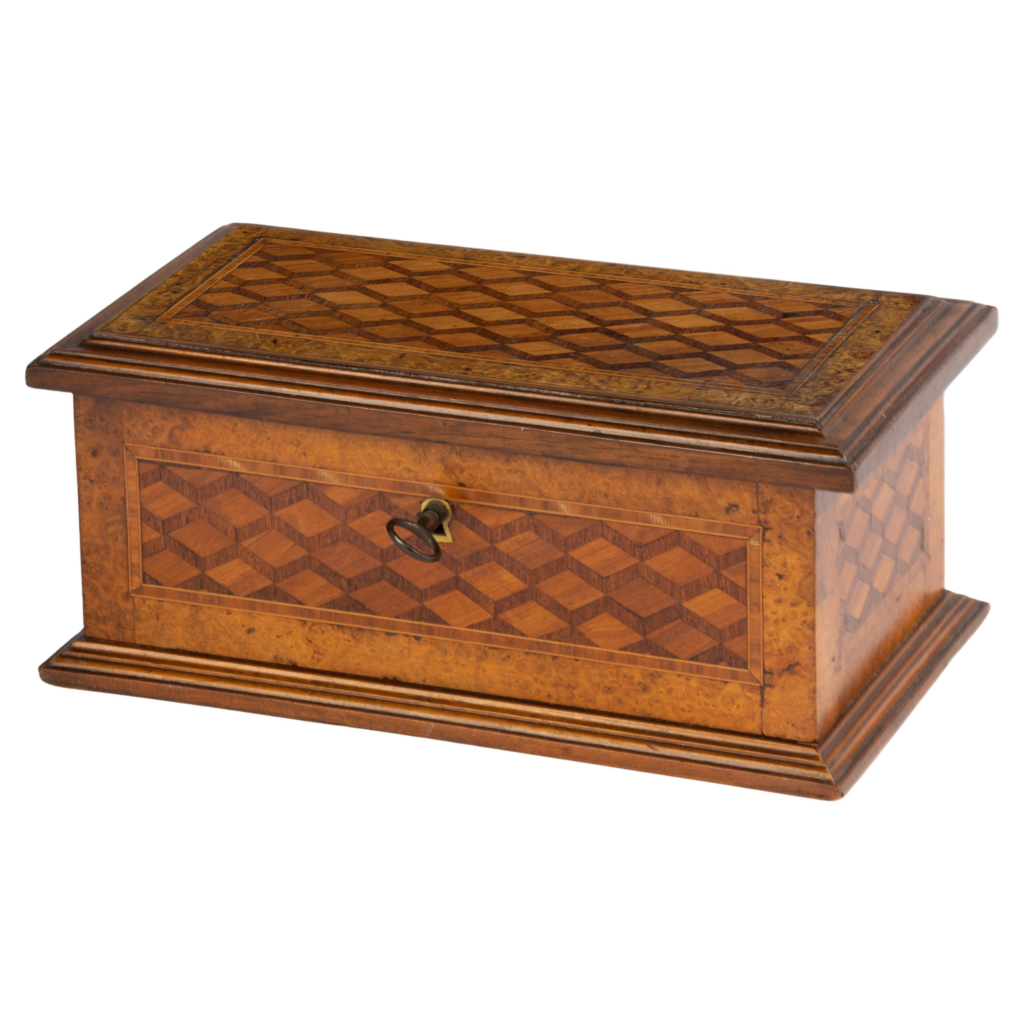 Caja Decorativa Finales Siglo XIX - Madera Marquetería - Cúbicos