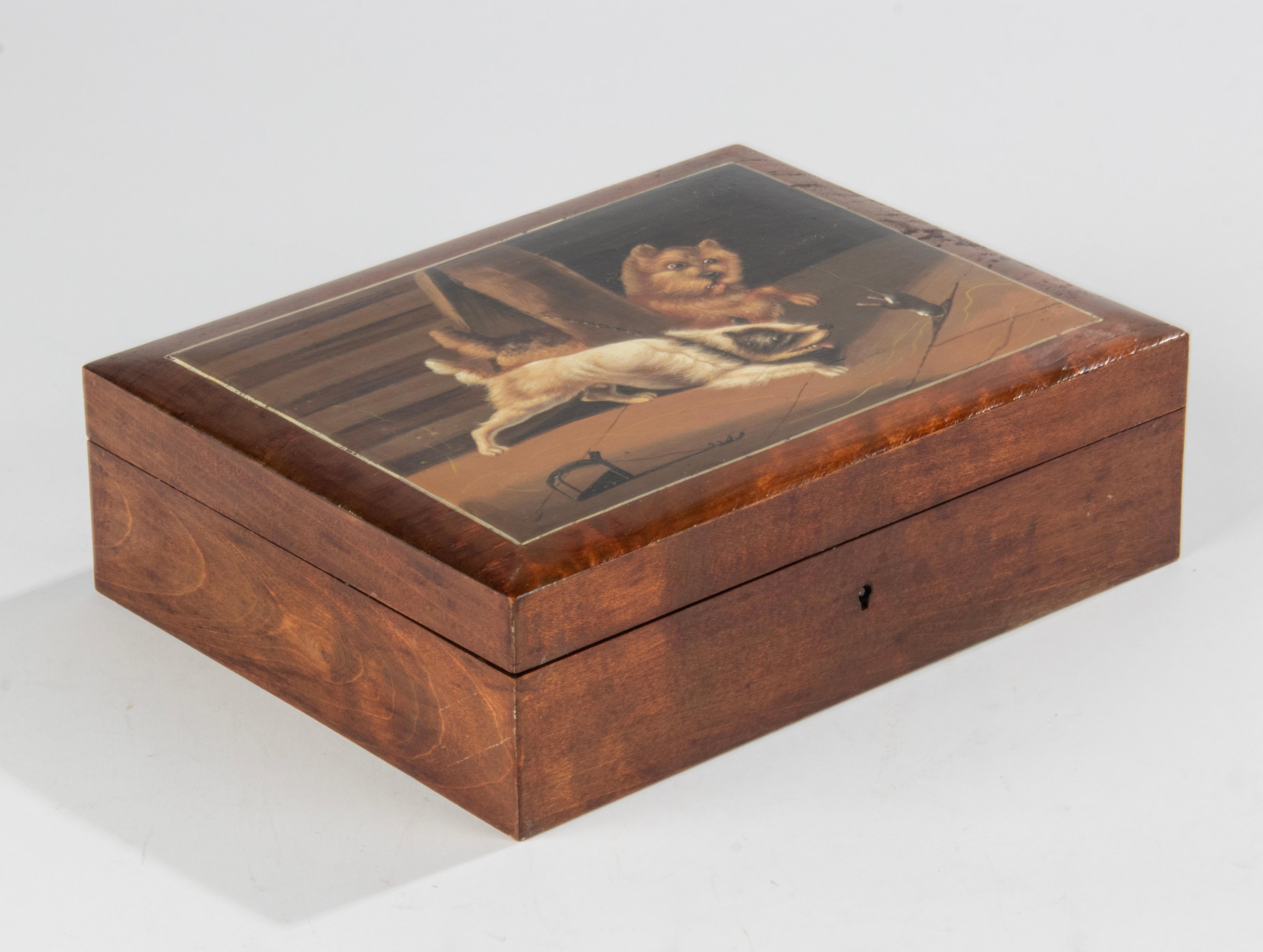 Boîte décorative de la fin du 19e siècle avec couvercle peint d'un chien en vente 4