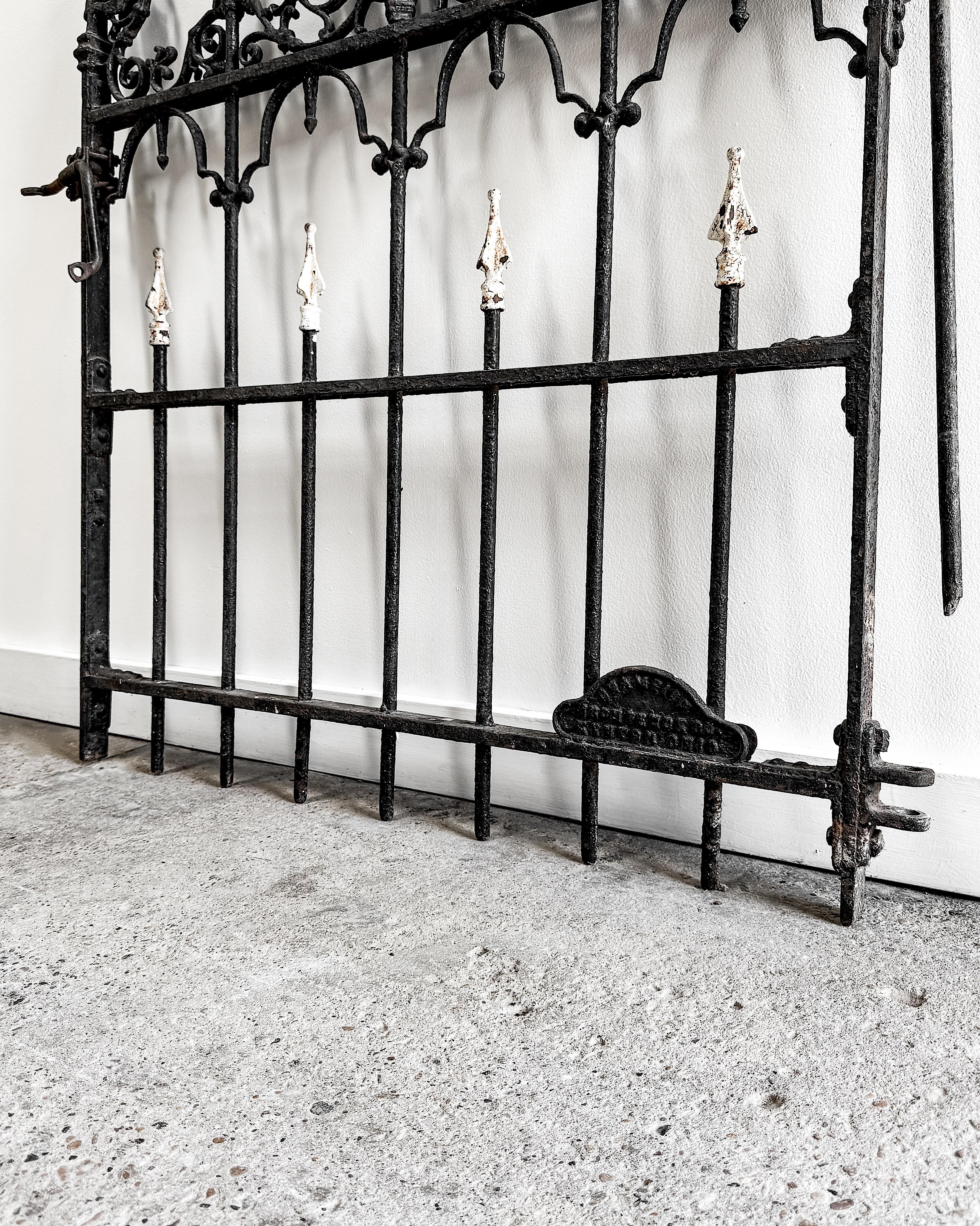 Late 19th Century Decorative Cast Iron Garden Gate For Sale 6