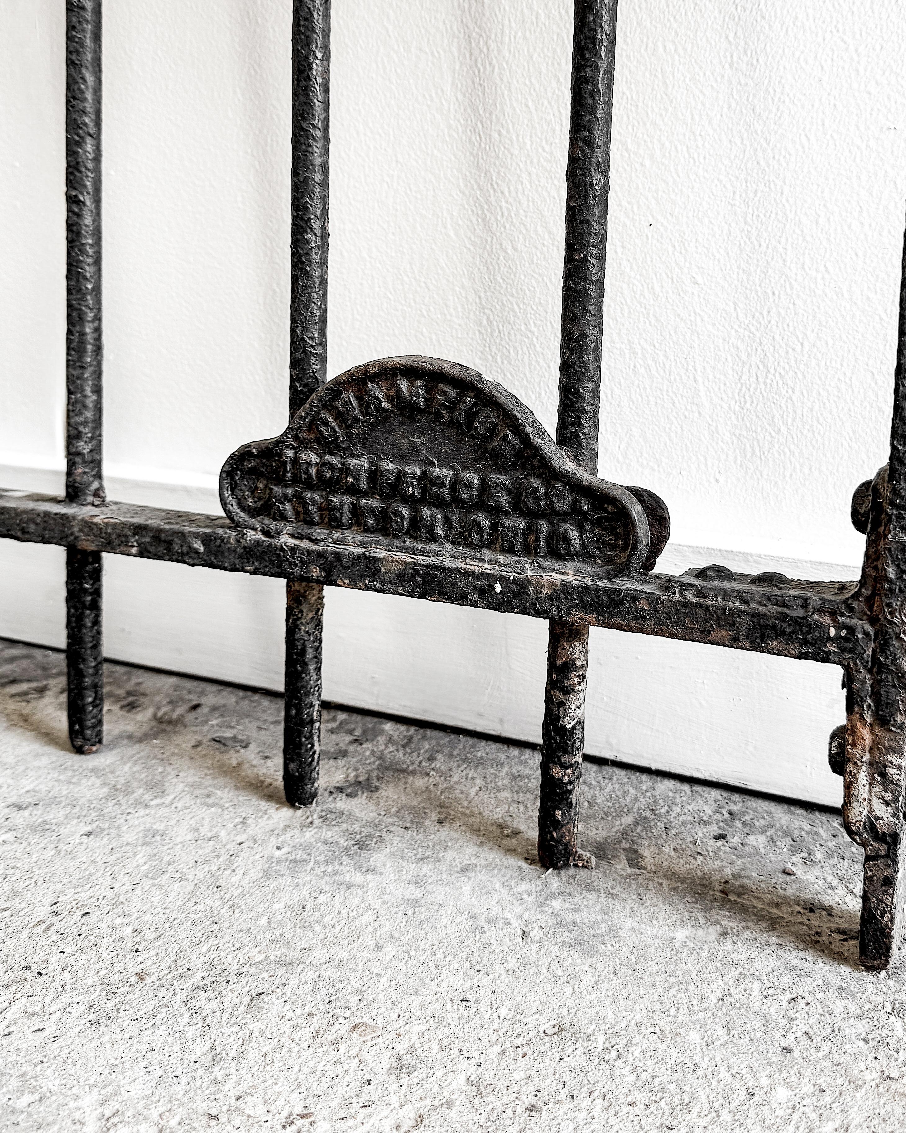 Late 19th Century Decorative Cast Iron Garden Gate For Sale 7