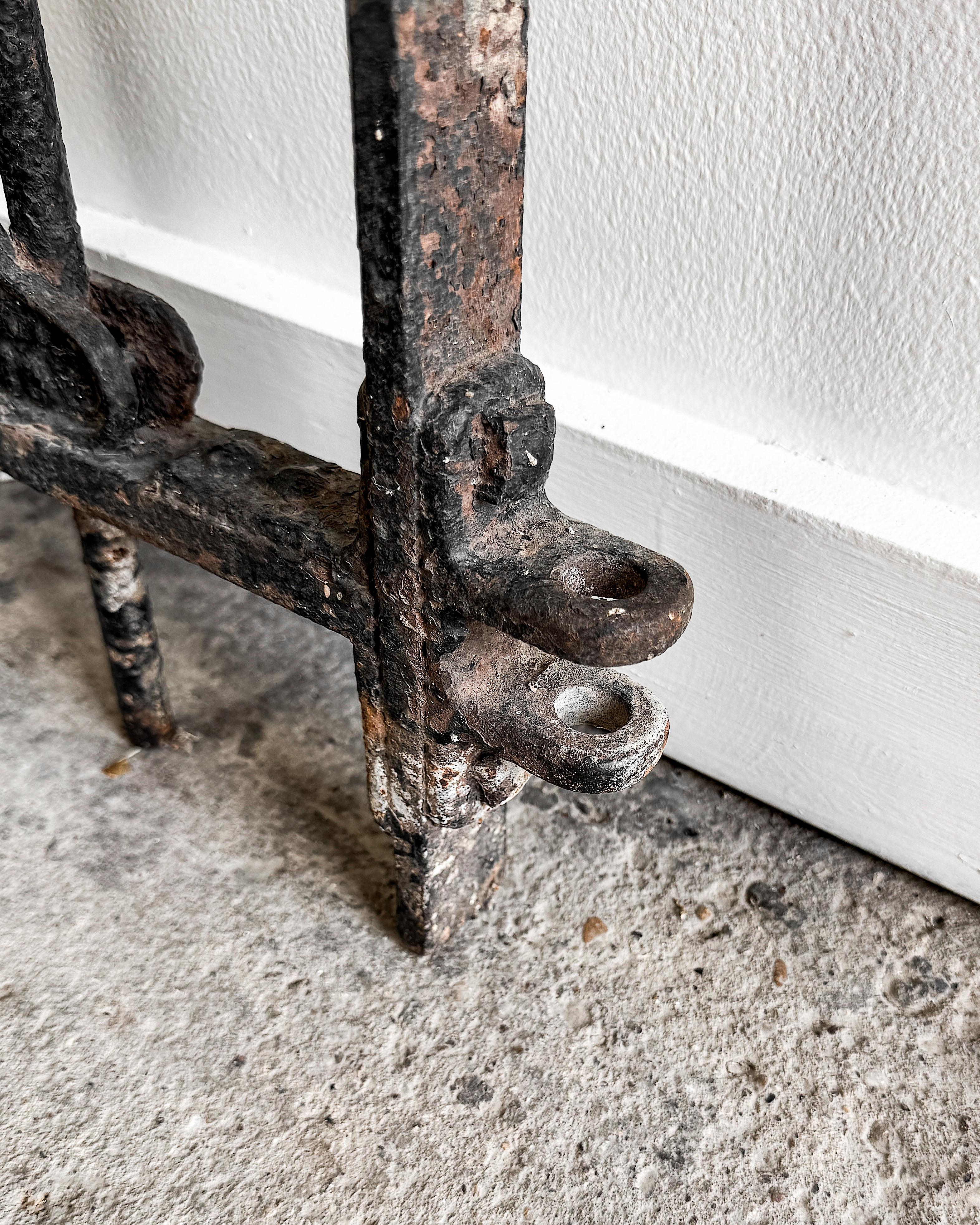 Late 19th Century Decorative Cast Iron Garden Gate For Sale 8