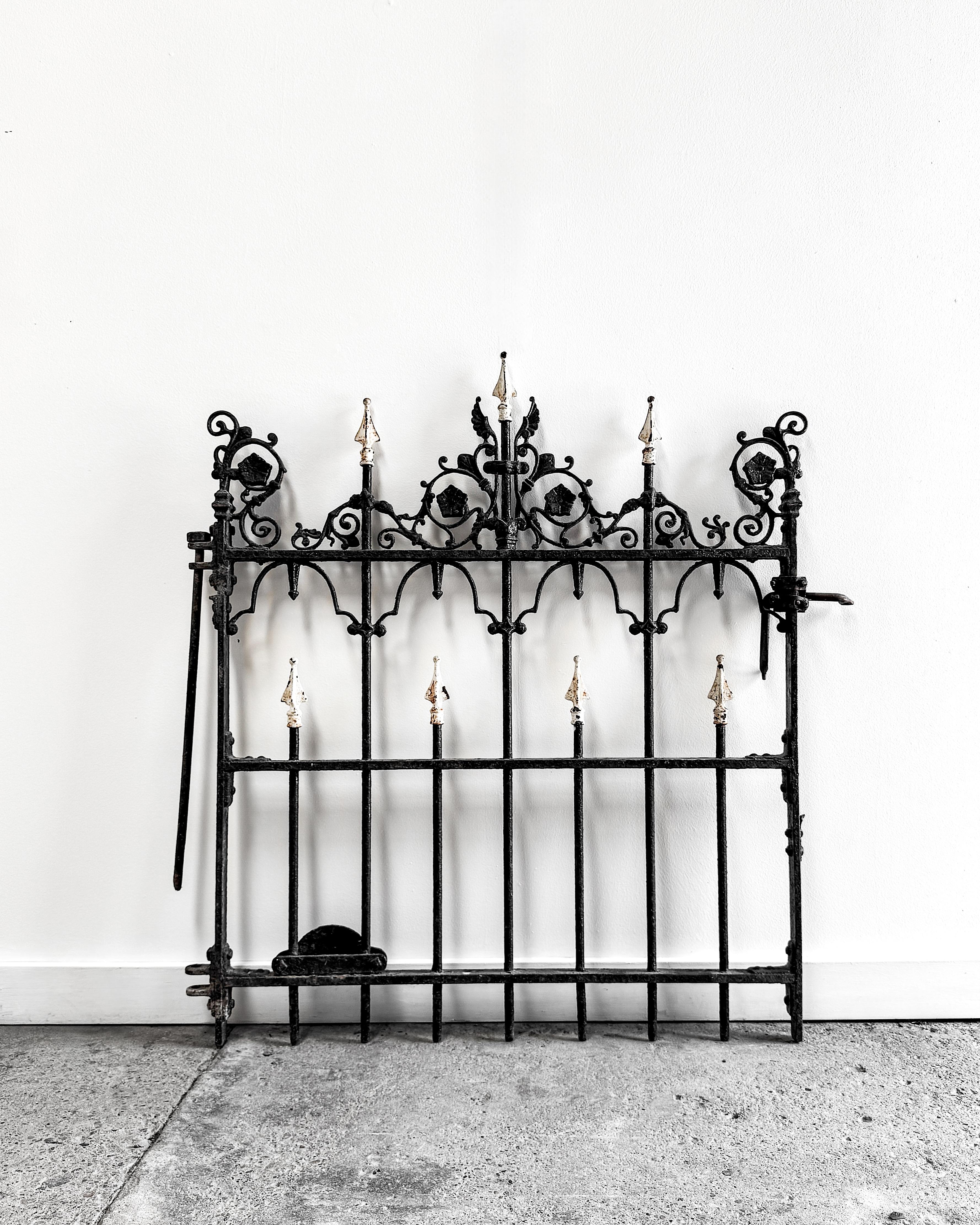 Late 19th Century Decorative Cast Iron Garden Gate For Sale 9