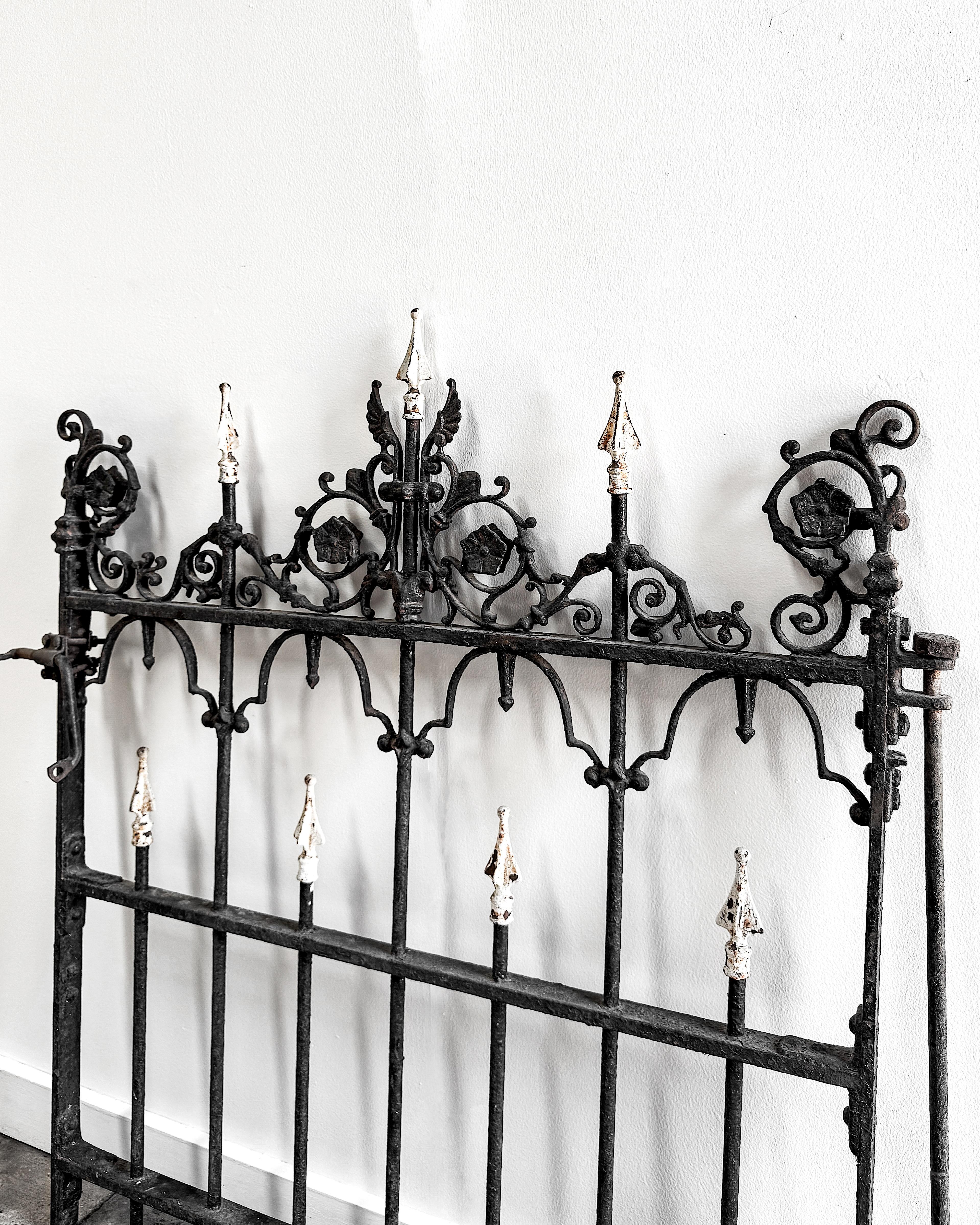 Late 19th Century Decorative Cast Iron Garden Gate For Sale 3