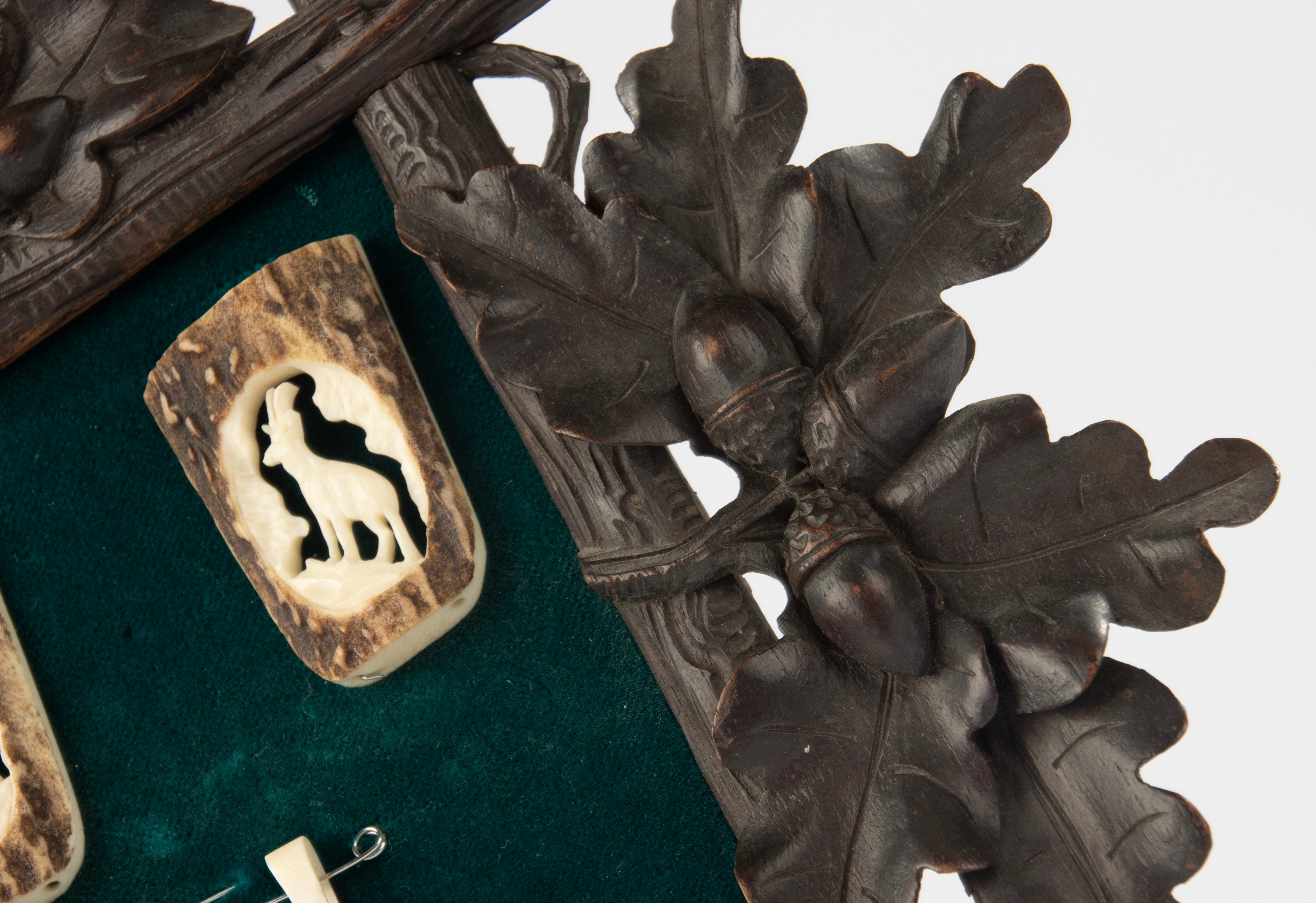 Intagliato a mano Piantana decorativa della fine del XIX secolo - Black Forest in vendita