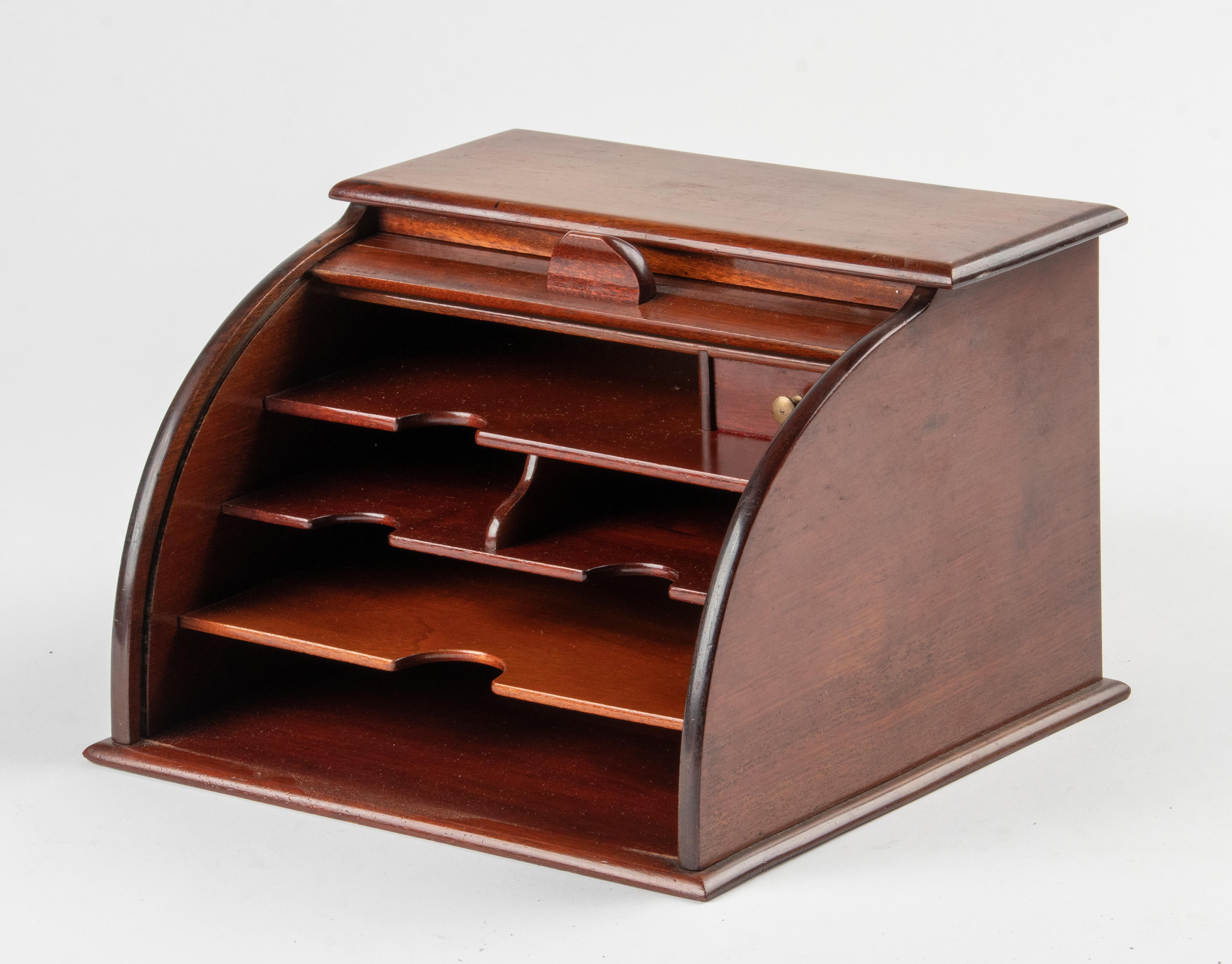 Belle Époque Boîte de rangement pour lettres de bureau à tambour de la fin du 19e siècle en vente