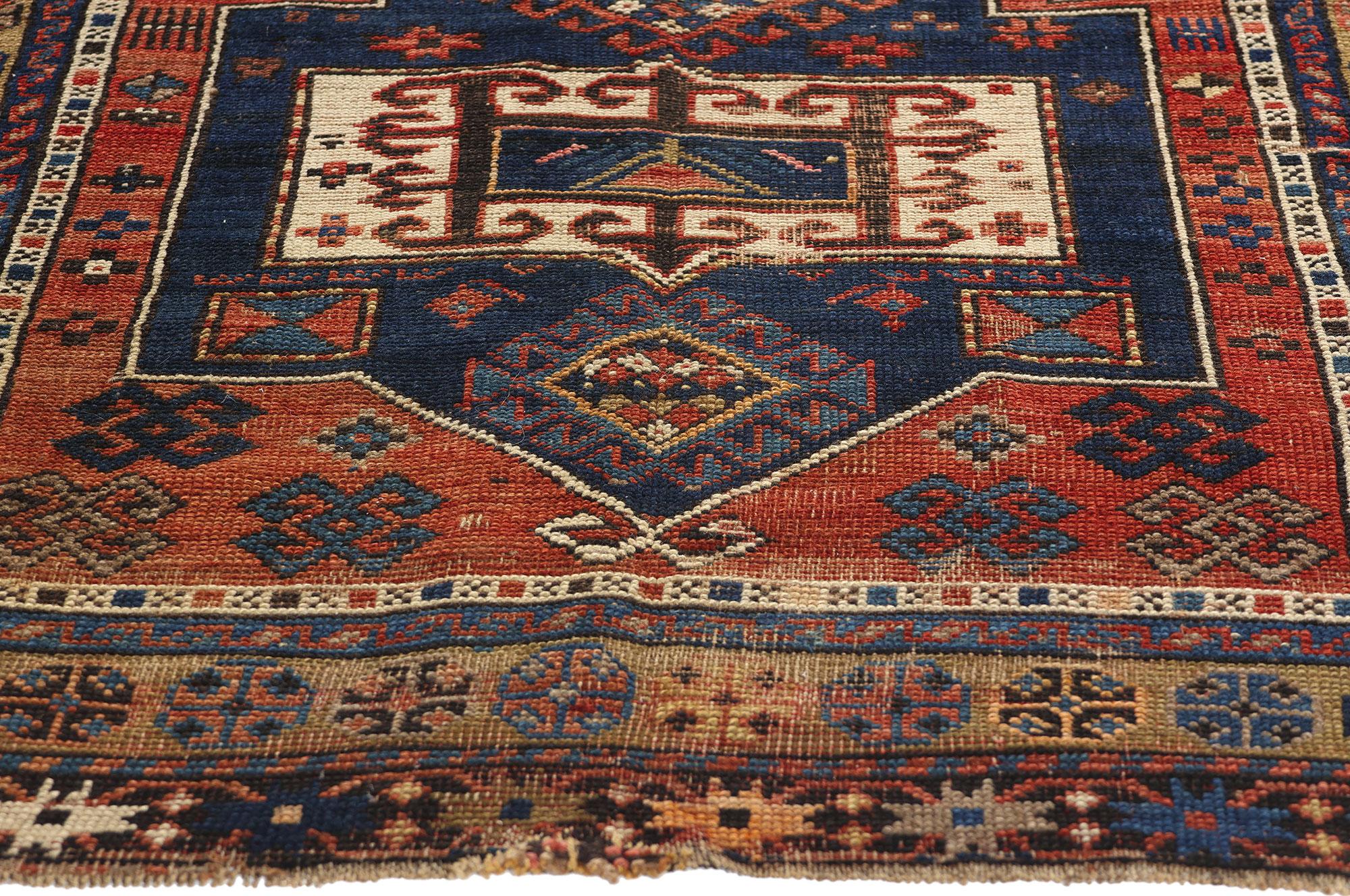 Caucasien Tapis tribal Kazak du Caucase de la fin du 19e siècle, ancien et vieilli en vente