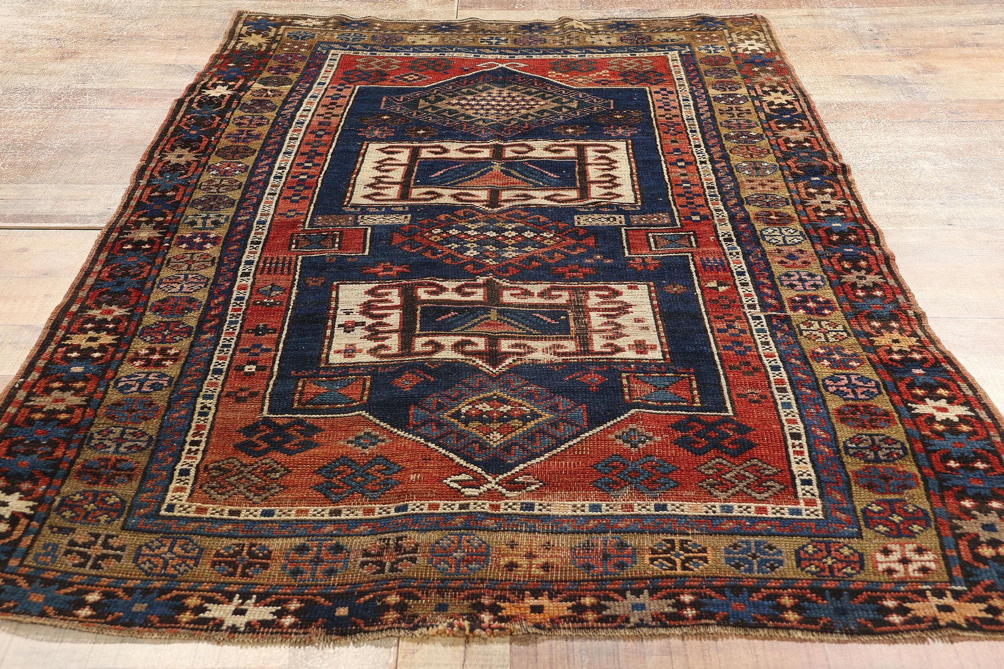 Laine Tapis tribal Kazak du Caucase de la fin du 19e siècle, ancien et vieilli en vente