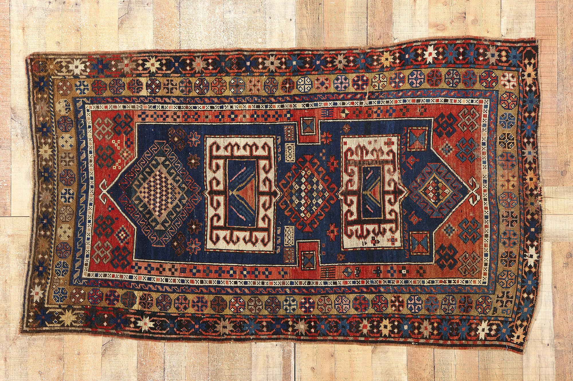 Tapis tribal Kazak du Caucase de la fin du 19e siècle, ancien et vieilli en vente 1