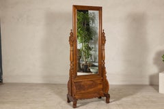 Espejo cheval de madera dura colonial holandesa de finales del siglo XIX con detalles tallados