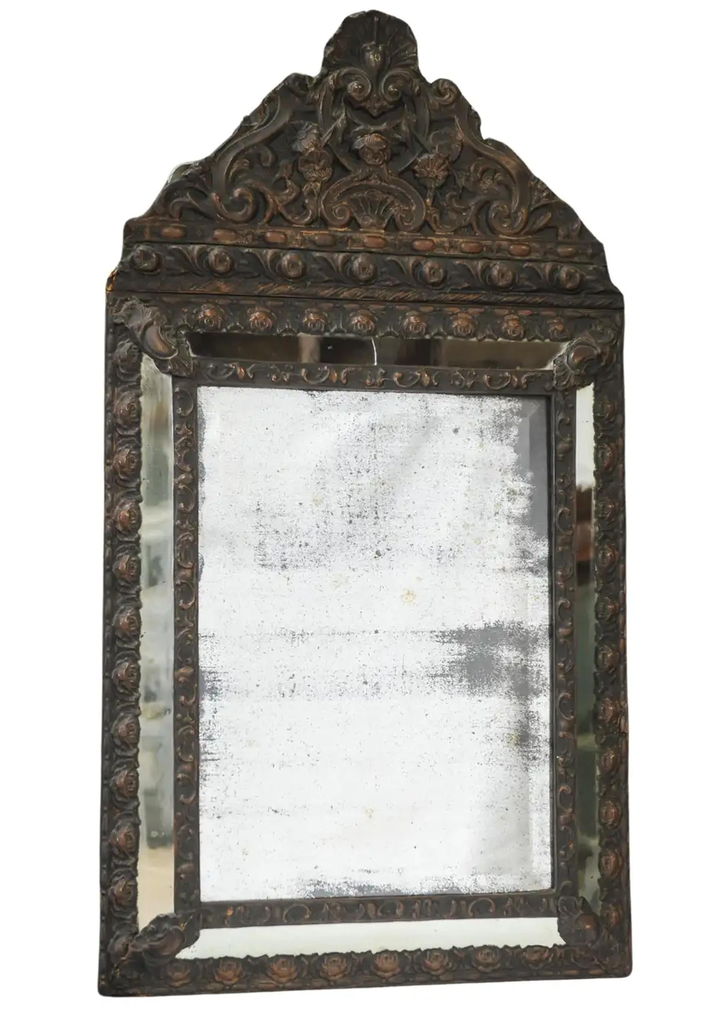 Miroir mural en métal pressé hollandais de la fin du 19e siècle avec motifs floraux et verre biseauté sectionnel


