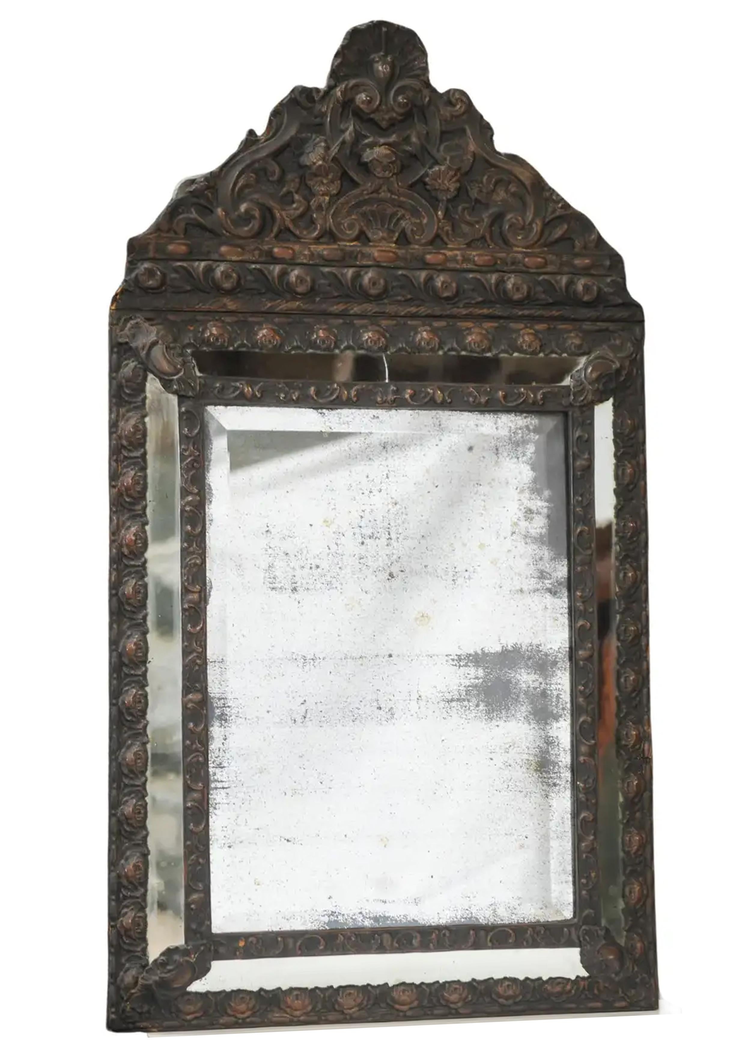 Miroir mural en métal pressé hollandais de la fin du 19e siècle avec motifs décoratifs floraux Bon état - En vente à Reading, Berkshire