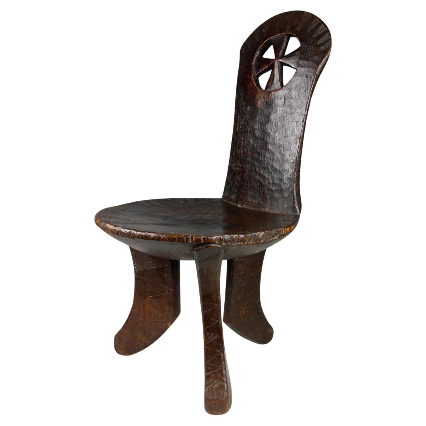 Äthiopischer Stuhl mit hoher Rückenlehne aus dem späten 19./ frühen 20. Jahrhundert