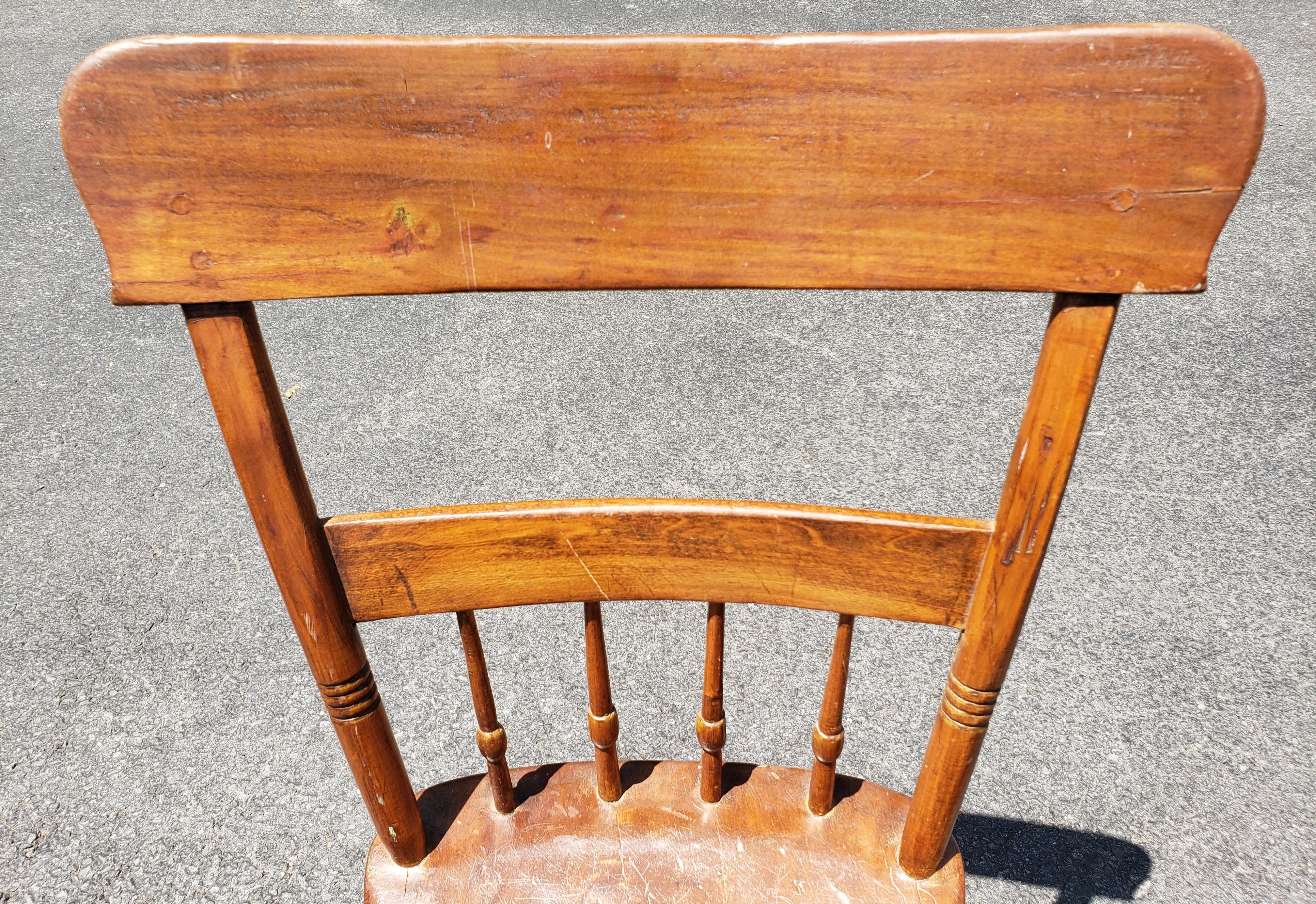 Late 19th Century Early American  HandCrafted Maple Plank Chair In Good Condition For Sale In Germantown, MD