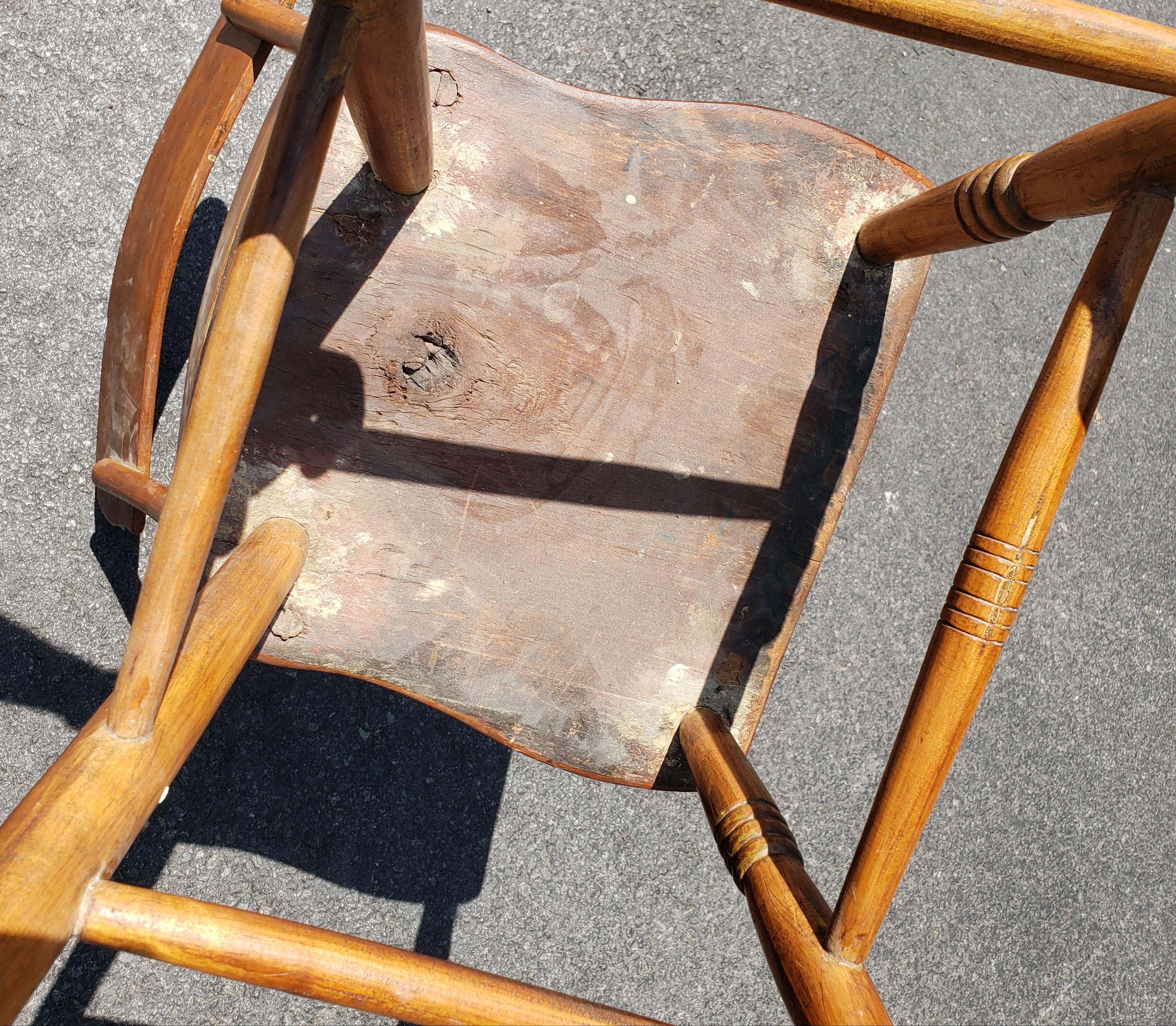20th Century Late 19th Century Early American  HandCrafted Maple Plank Chair For Sale