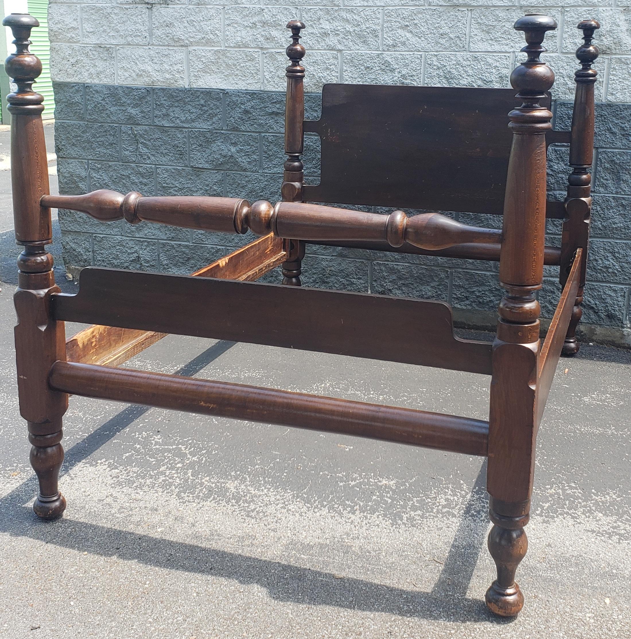 Edwardian Late 19th Century Early American Style Semi Post Pine Full Size Bed For Sale