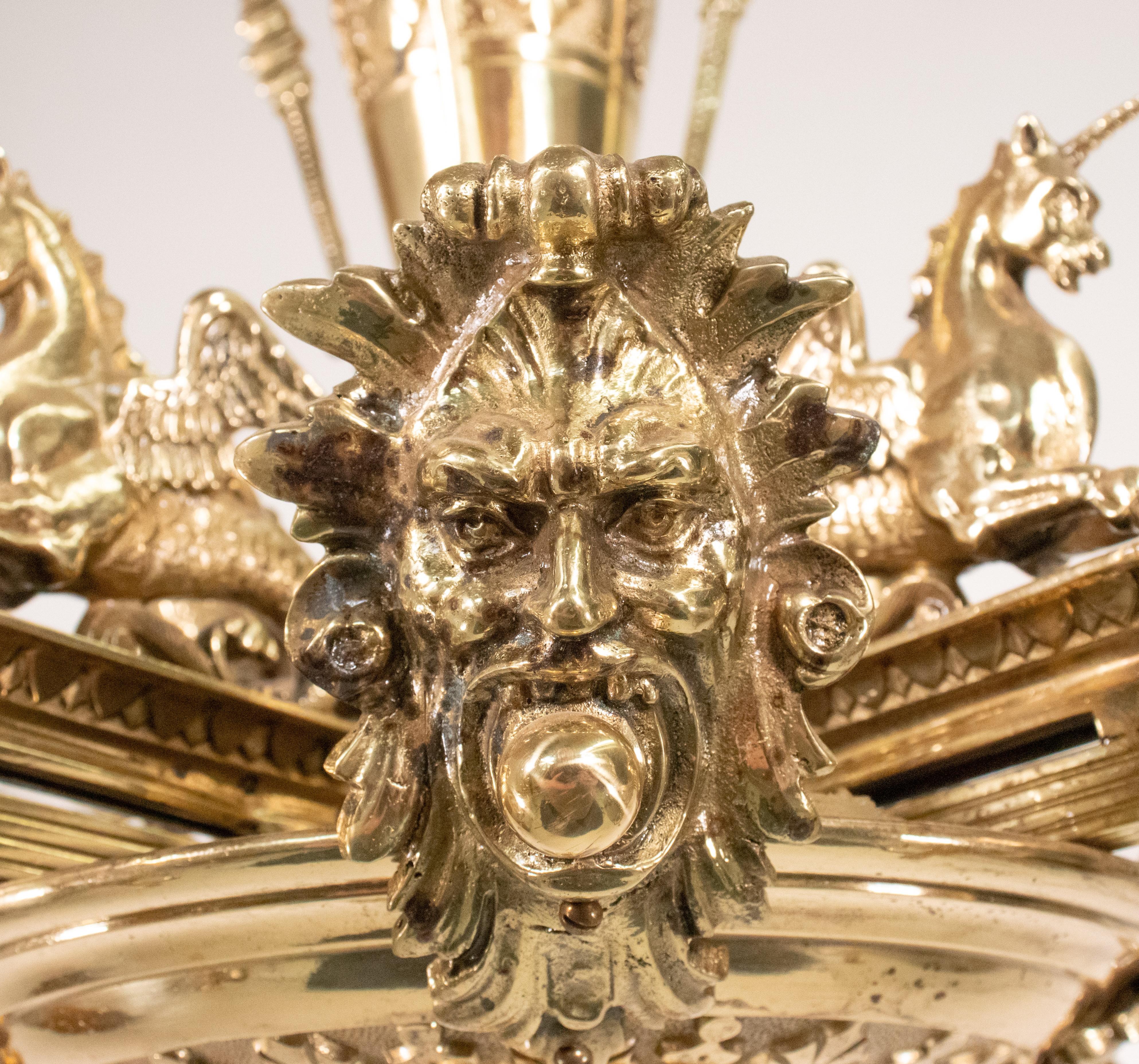 Lampadario a otto luci in bronzo in stile Eastlake della fine del XIX secolo in vendita 4