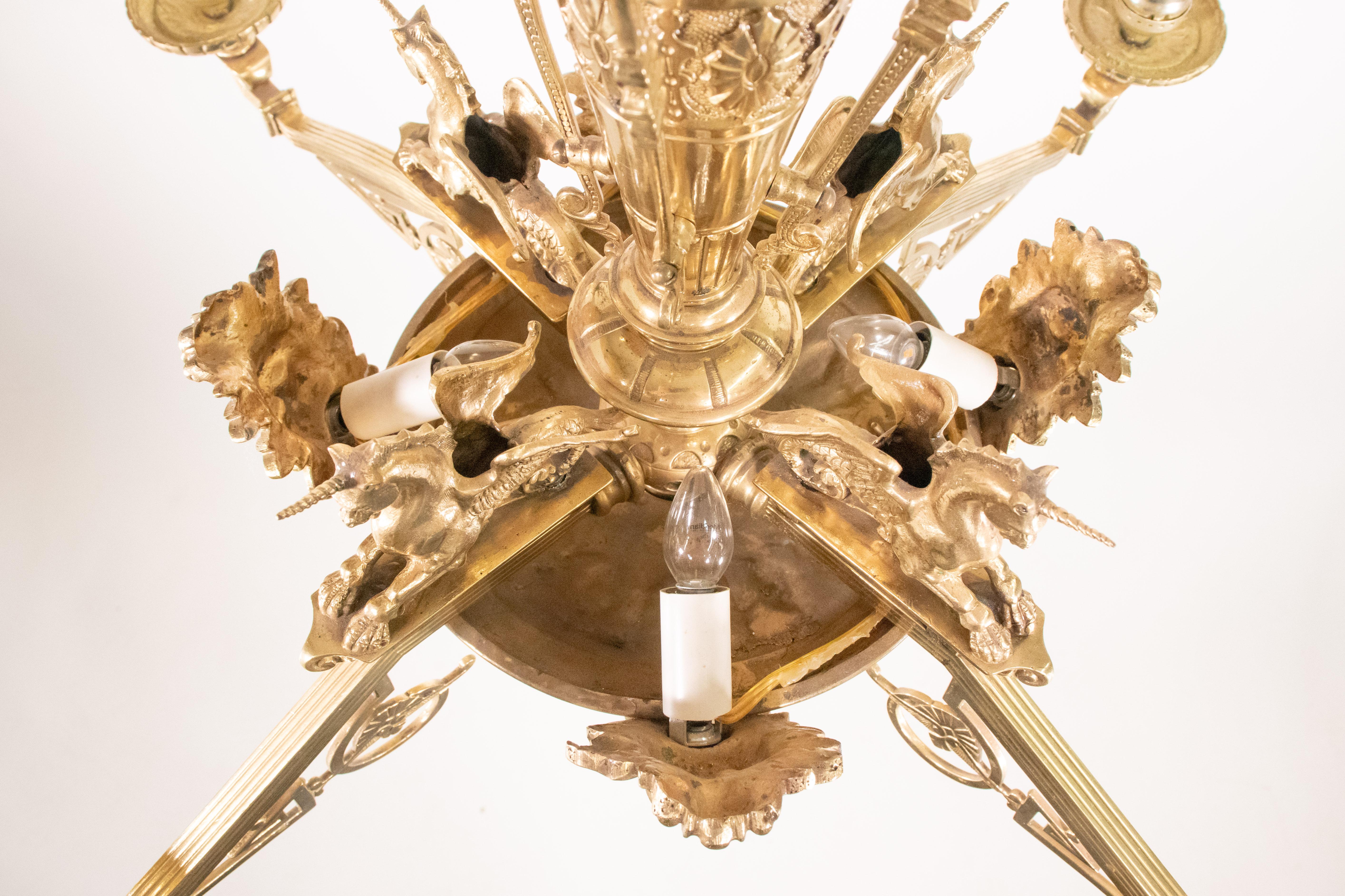 Lampadario a otto luci in bronzo in stile Eastlake della fine del XIX secolo in vendita 5