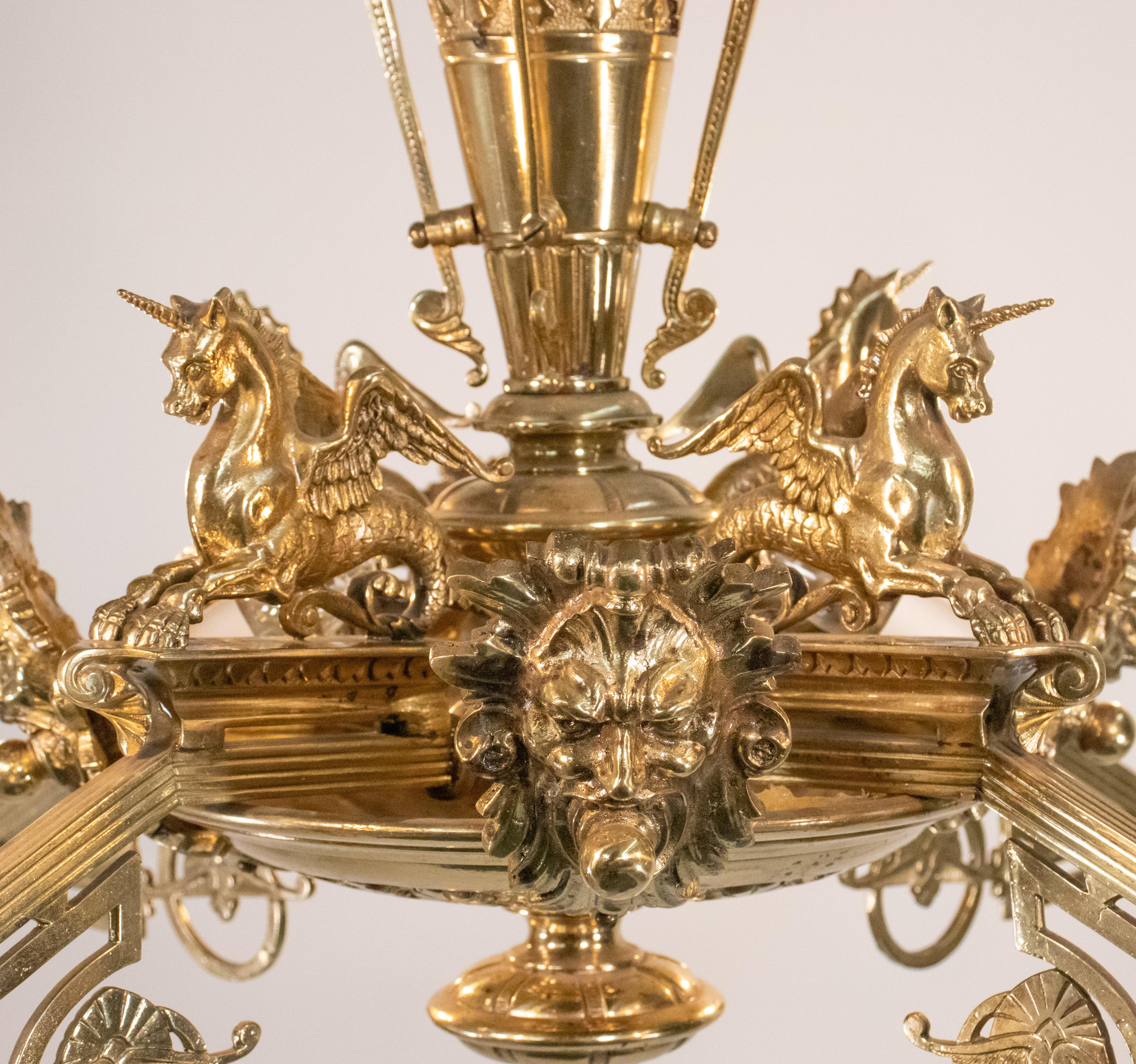 Lampadario a otto luci in bronzo in stile Eastlake della fine del XIX secolo in vendita 6