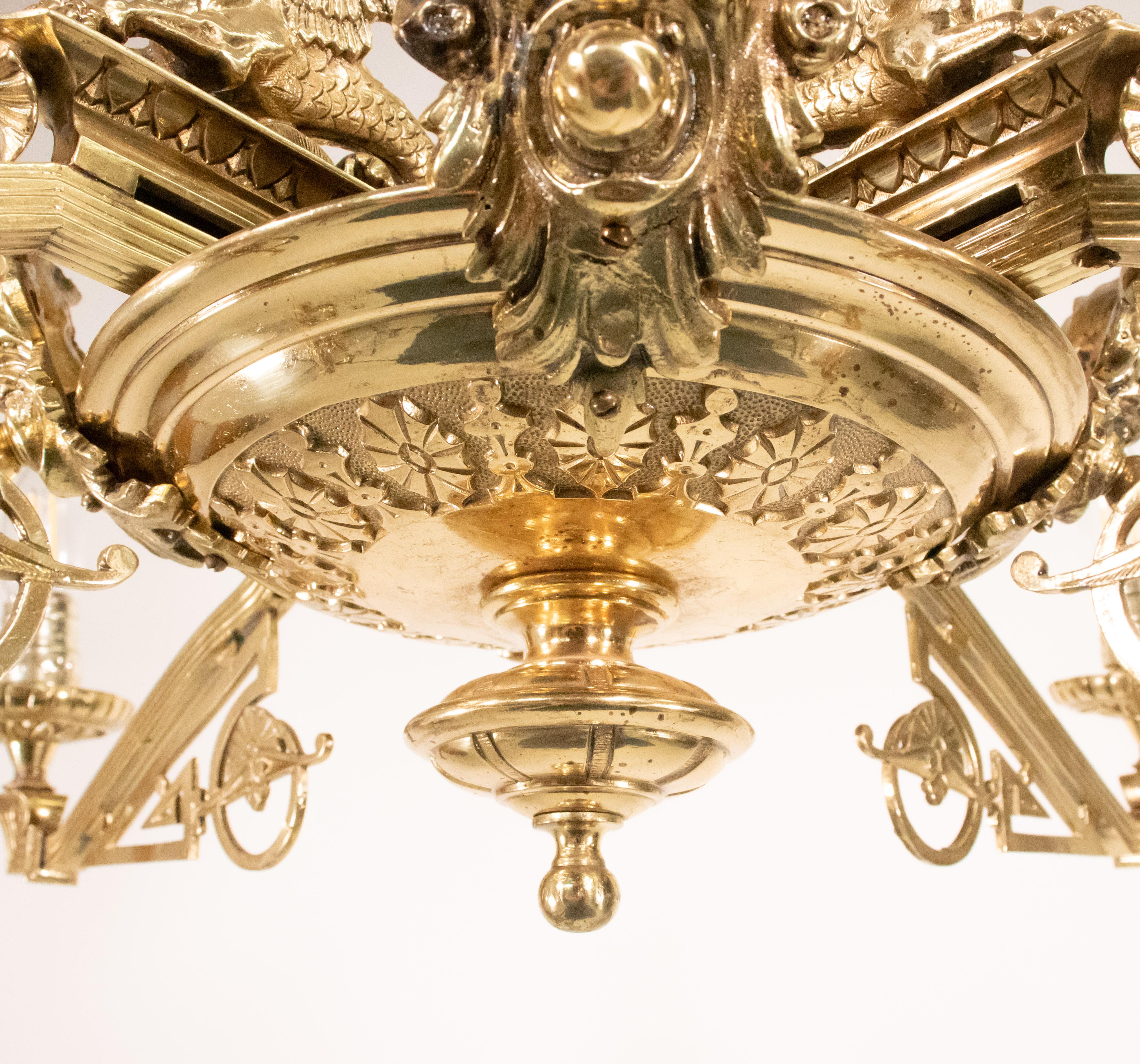 Lampadario a otto luci in bronzo in stile Eastlake della fine del XIX secolo in vendita 7