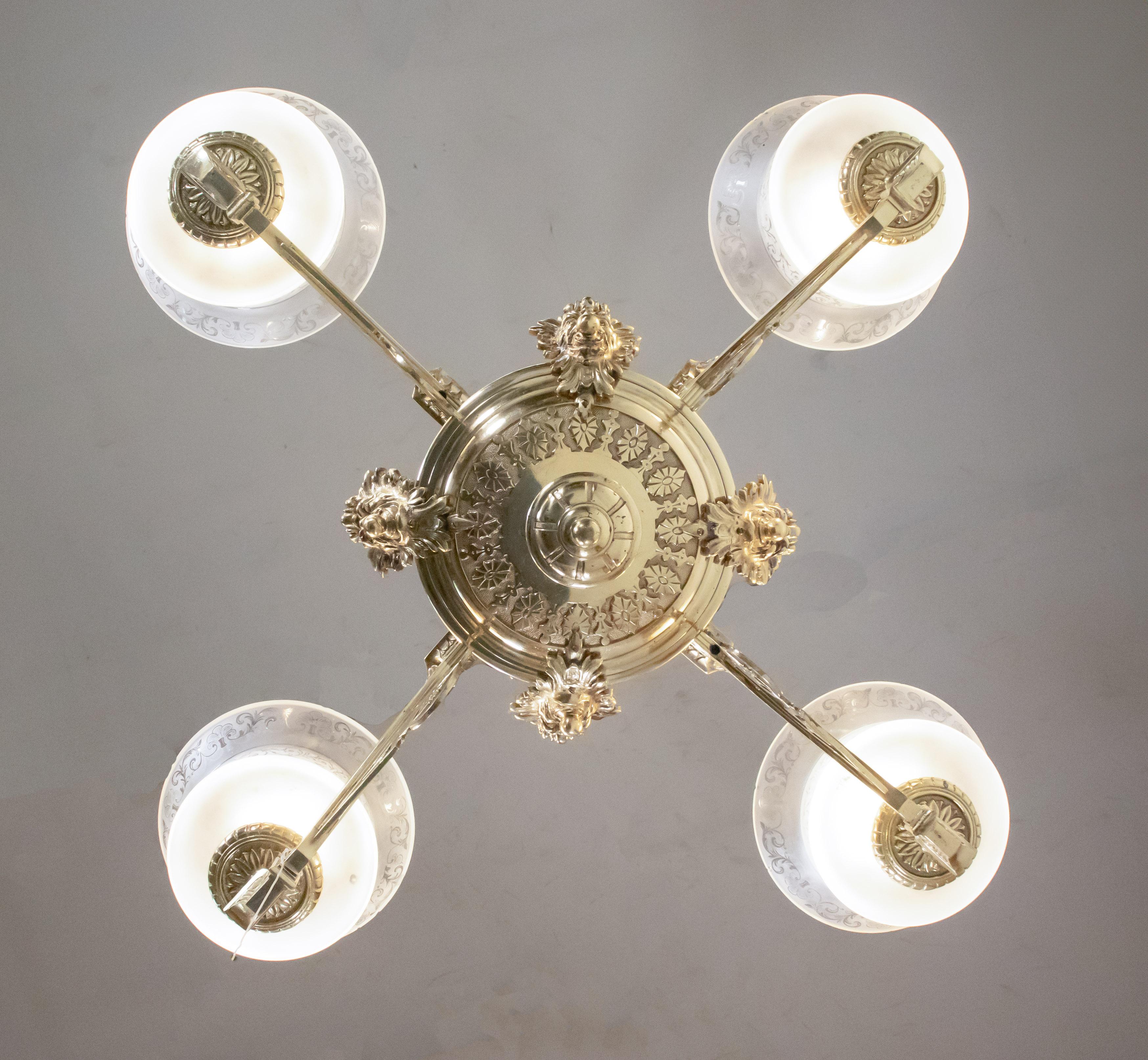 Fatto a mano Lampadario a otto luci in bronzo in stile Eastlake della fine del XIX secolo in vendita