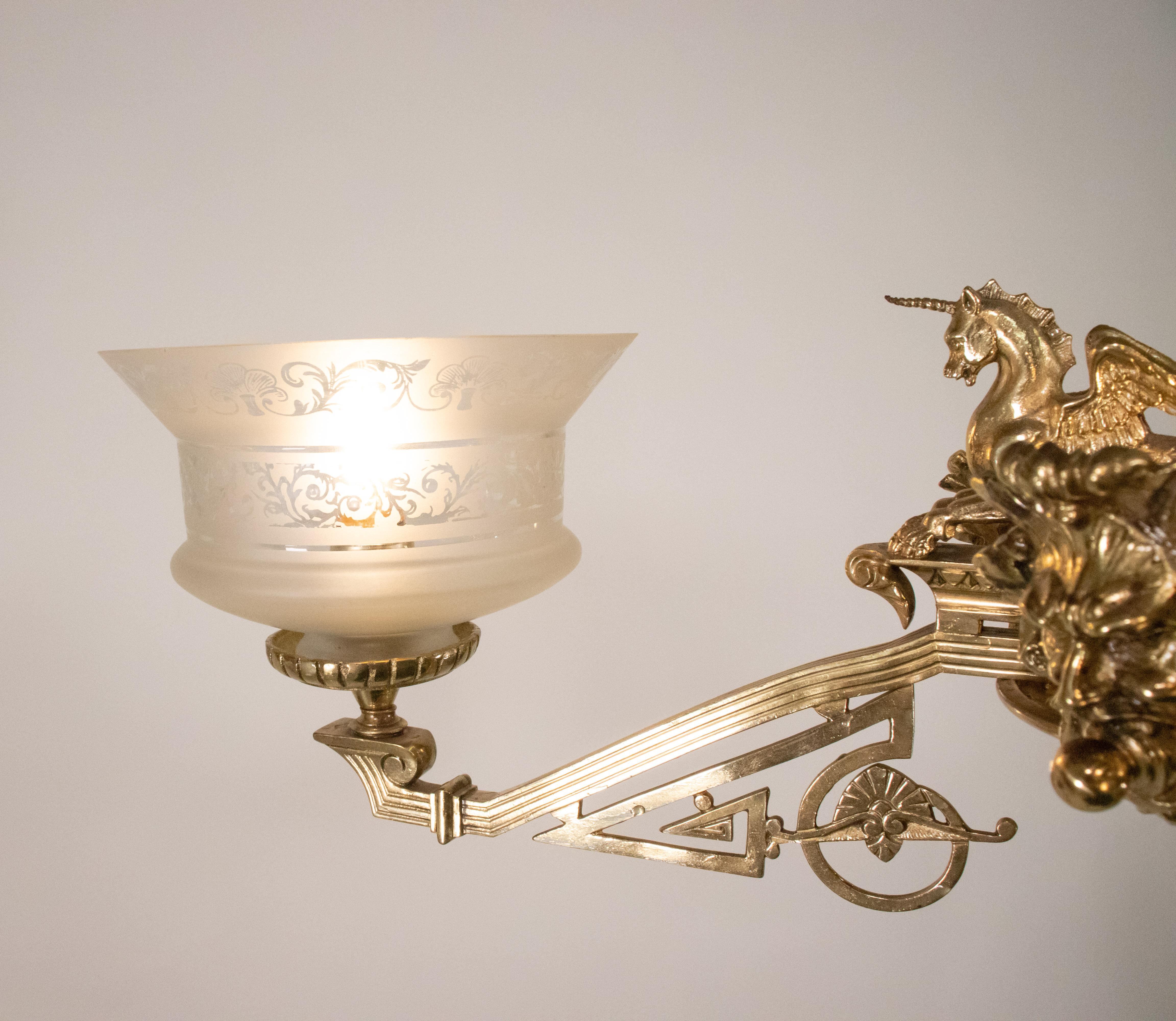 Lampadario a otto luci in bronzo in stile Eastlake della fine del XIX secolo in vendita 2