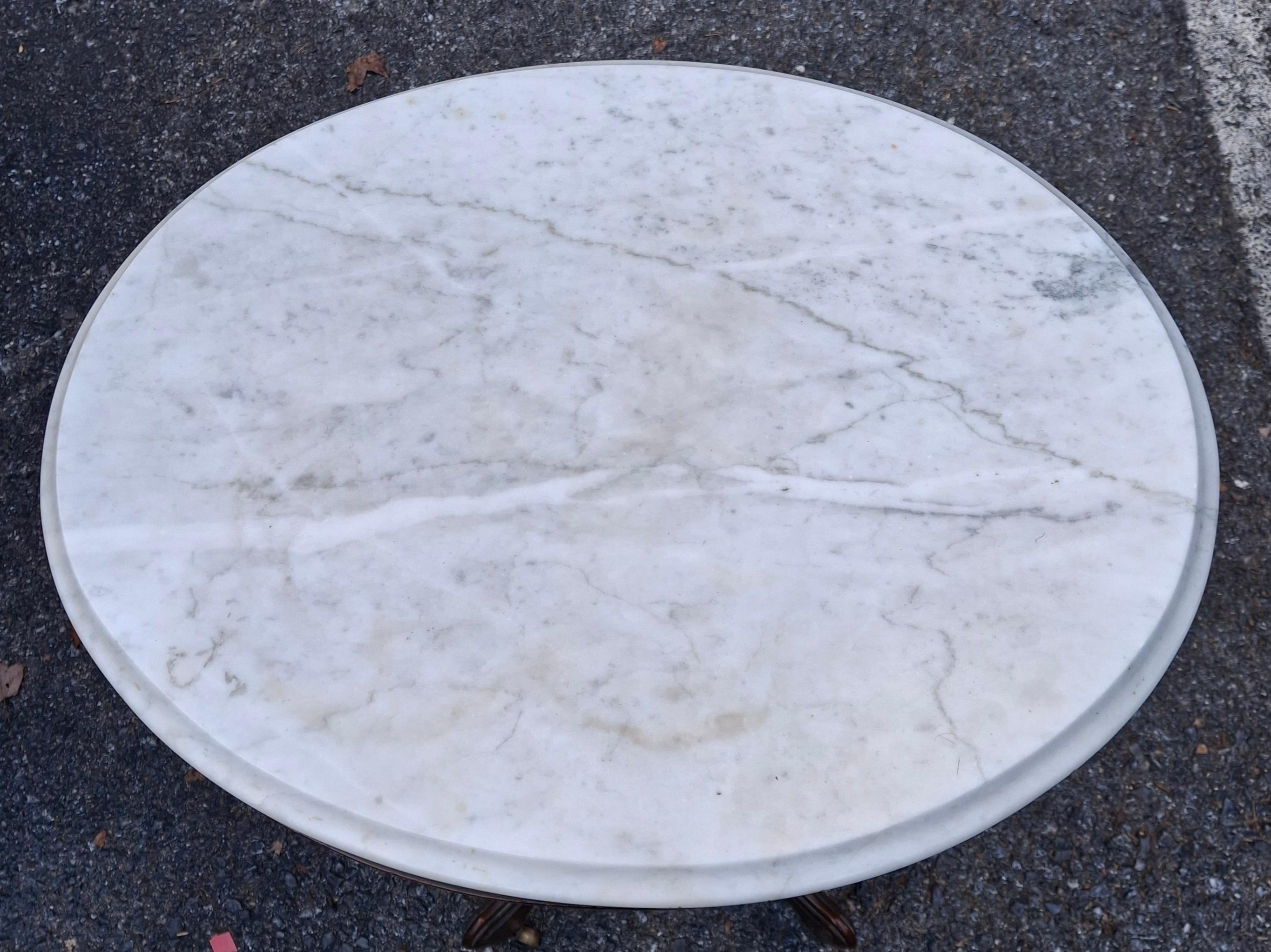 Late 19th Century Eastlake Style Walnut and Marble Tip Oval Rolling Side Table Bon état - En vente à Germantown, MD