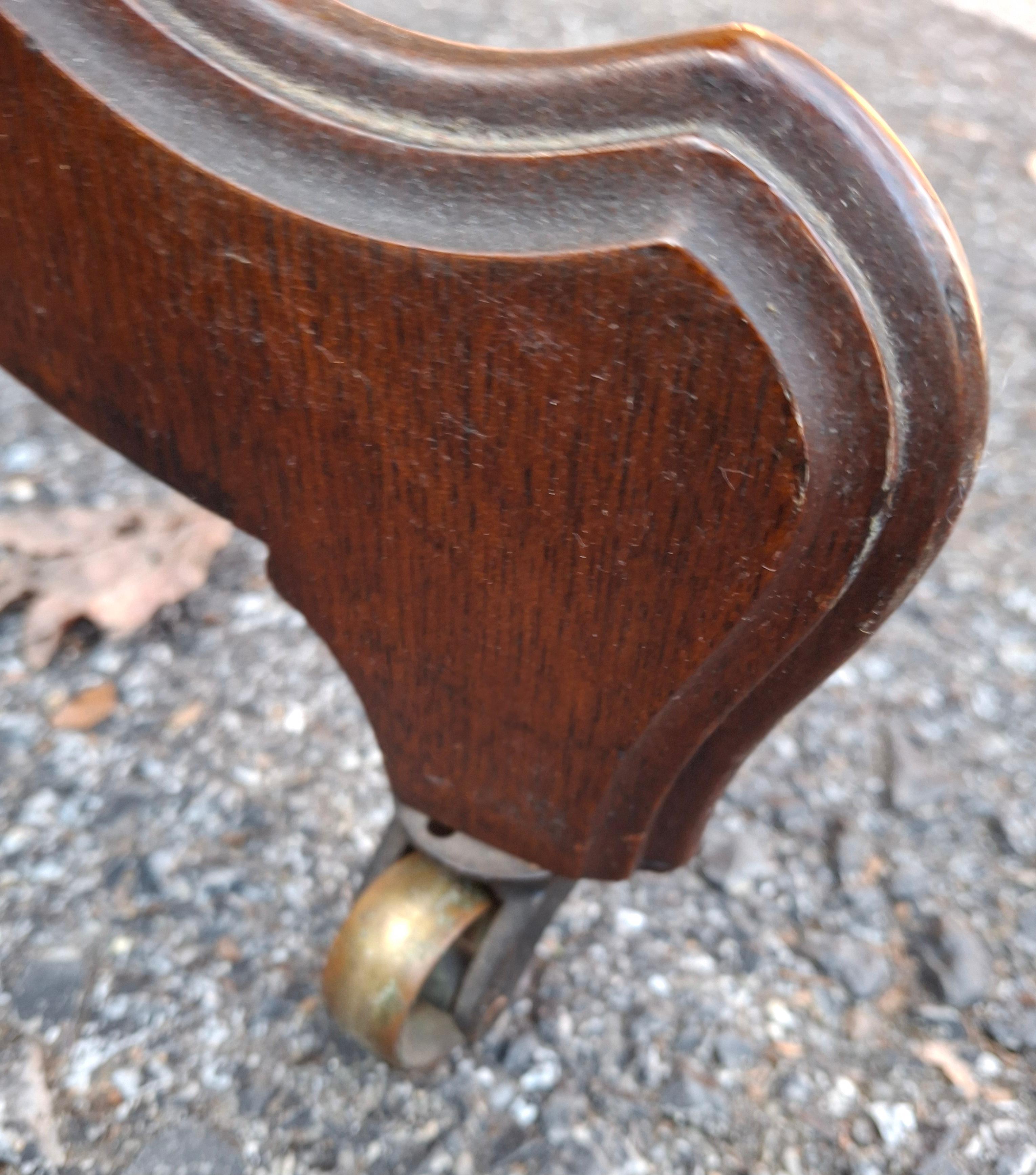 Late 19th Century Eastlake Style Walnut and Marble Tip Oval Rolling Side Table en vente 2