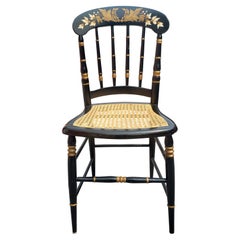Chaise d'appoint à assise cannée, fin du 19e siècle, ébonisée et décorée de dorures à la parcelle