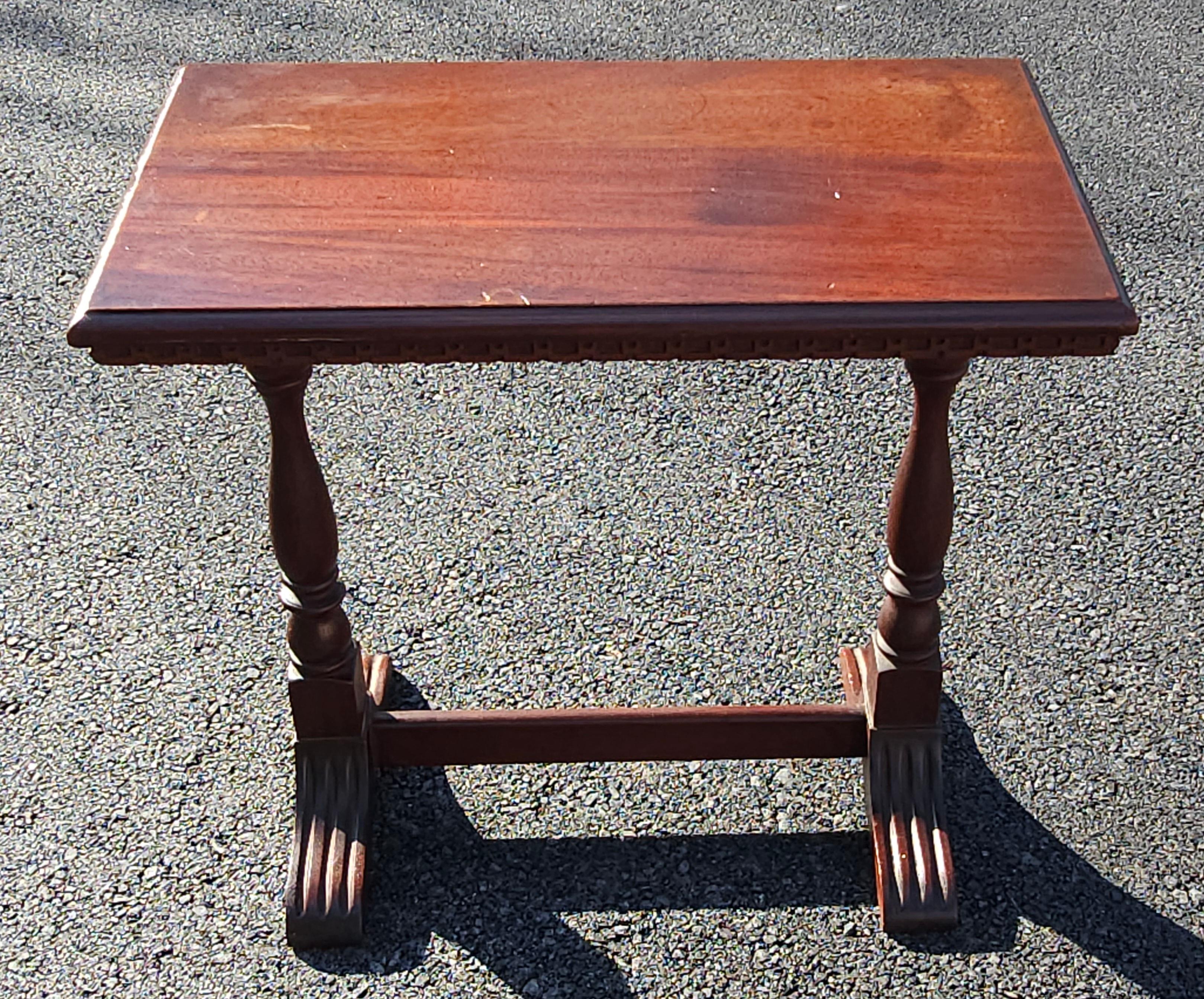 Table d'appoint à tréteaux en acajou de la fin du XIXe siècle, de style édouardien en vente 1