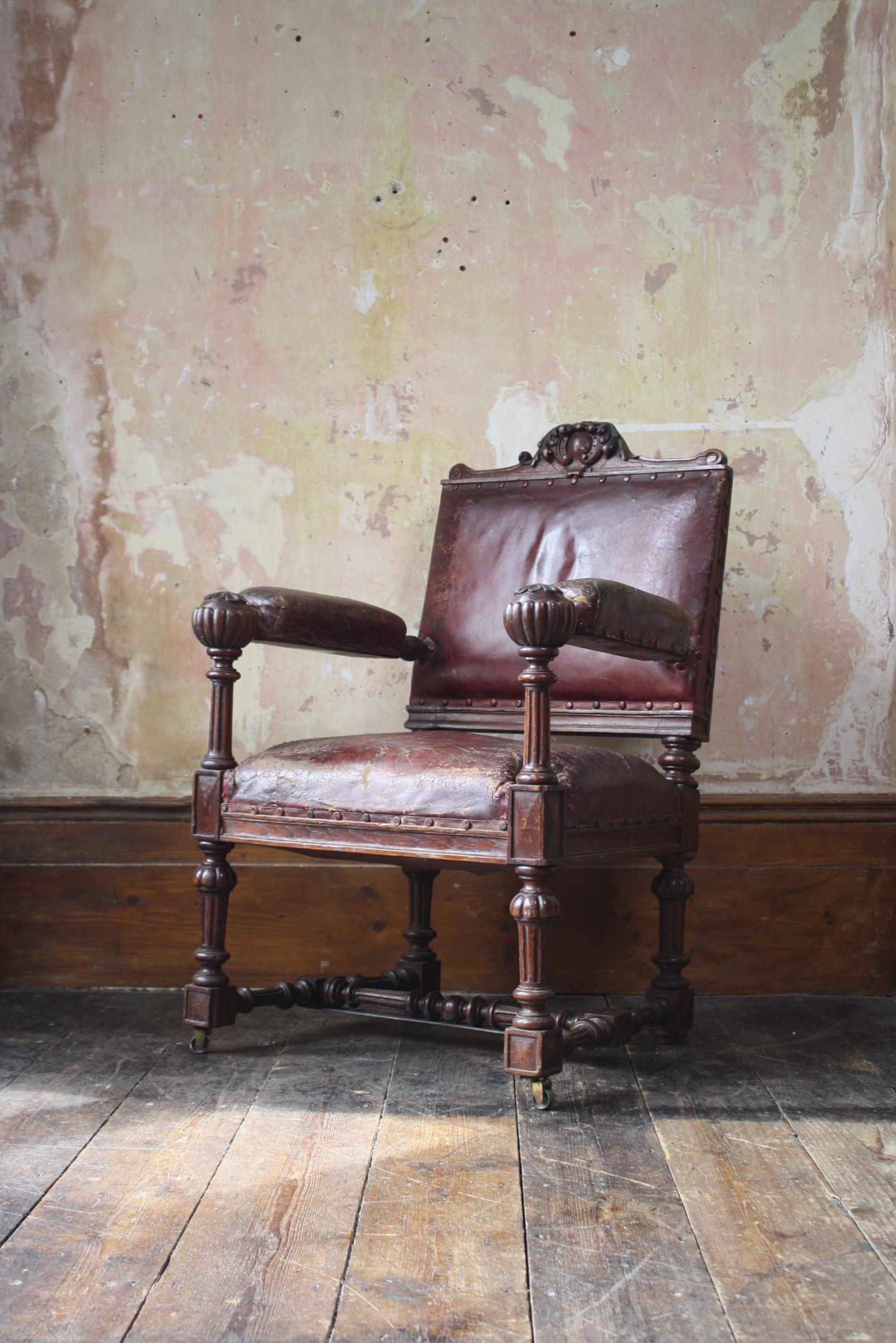 Acht viktorianische Esszimmerstühle aus rotem schottischem Leder und Eiche aus dem späten 19. Jahrhundert  11
