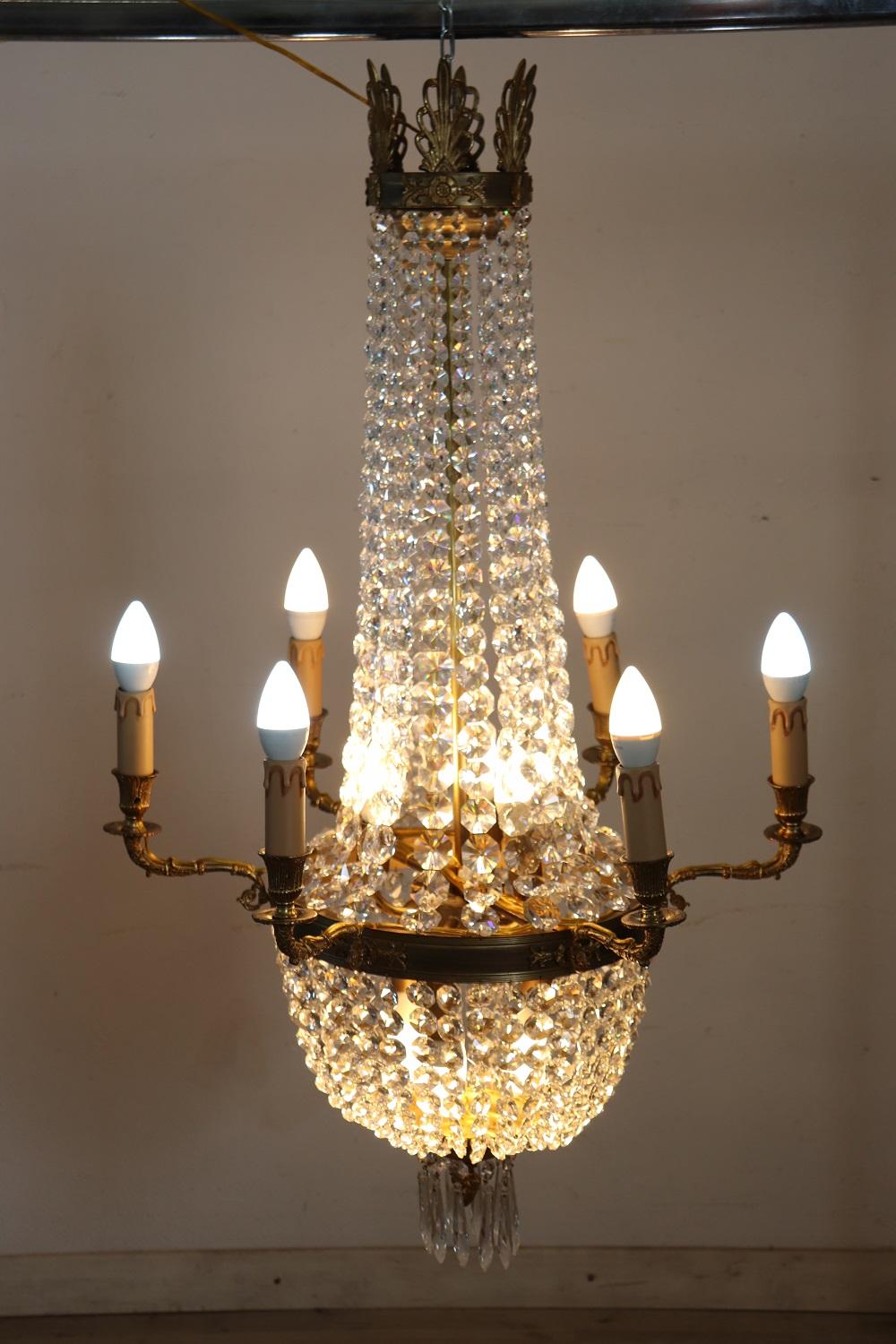 Beautiful and refined italian Empire style late 19th century chandelier with ten lights of which six on the outer circumference and four that illuminate the interior, called a hot-air balloon for its typical shape. In gilded bronze and completely