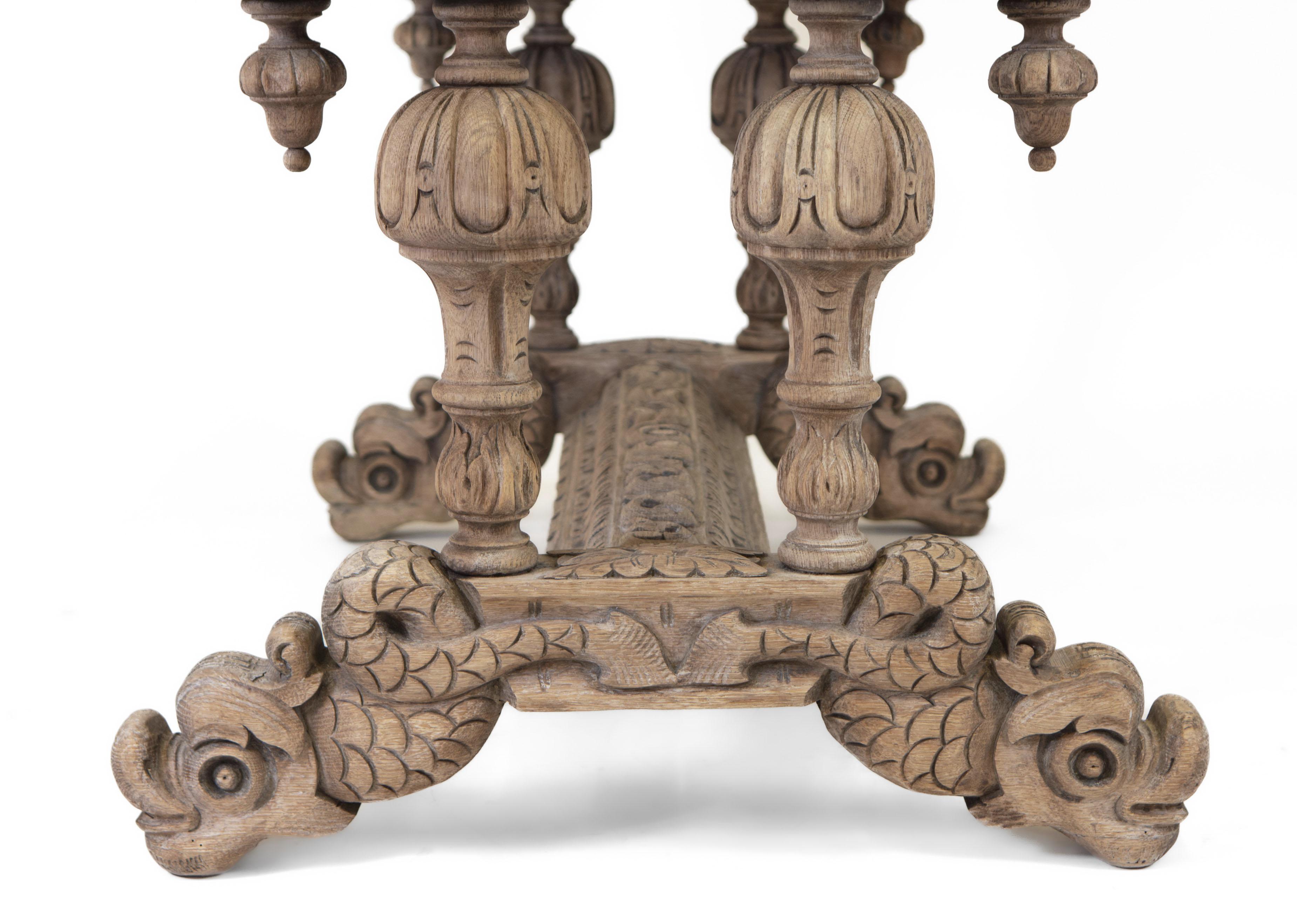 Eine hervorragende antike englische gebleicht geschnitzt massiver Eiche Halle / Mitte Tisch mit Schublade, circa 1890.

Der gebleichte Tisch wurde mit einem matten Lack auf Wasserbasis leicht abgewaschen, um ihm mehr Tiefe zu verleihen, und dann