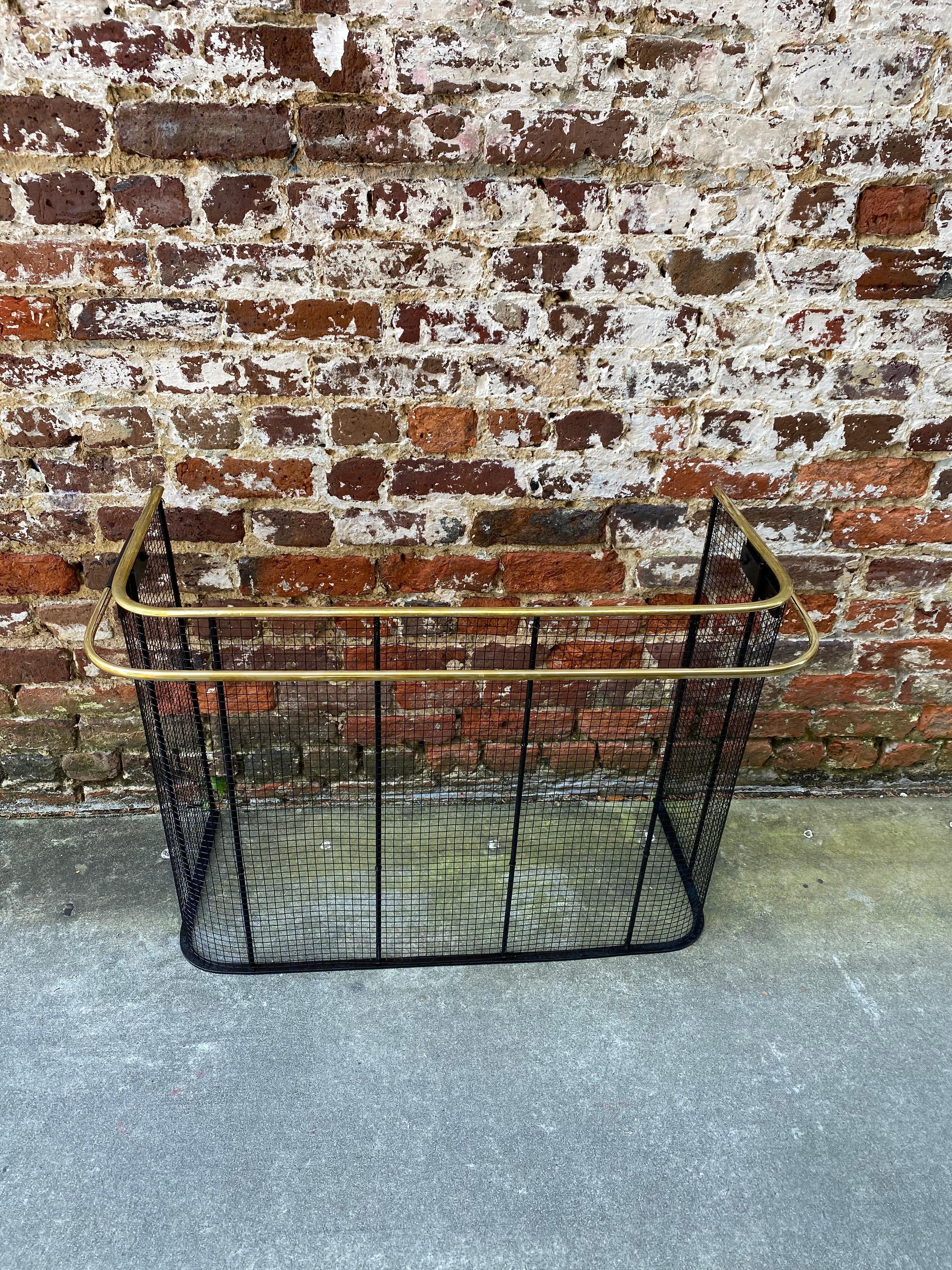 Late 19th Century English Brass and Wire Nursery Fender with Drying Bar 1
