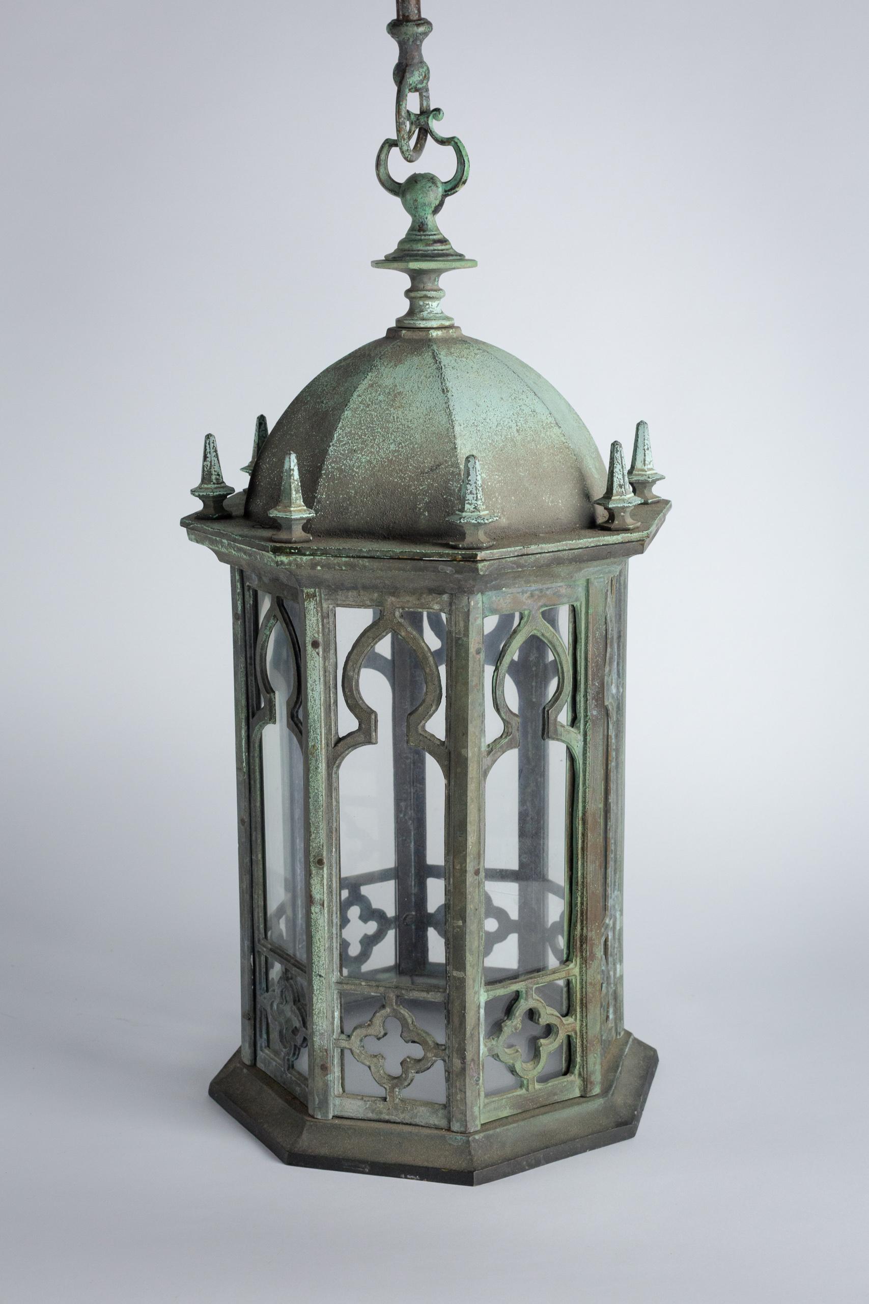 Linterna de salón inglesa de bronce verdigris de finales del siglo XIX en Bueno estado para la venta en Pease pottage, West Sussex