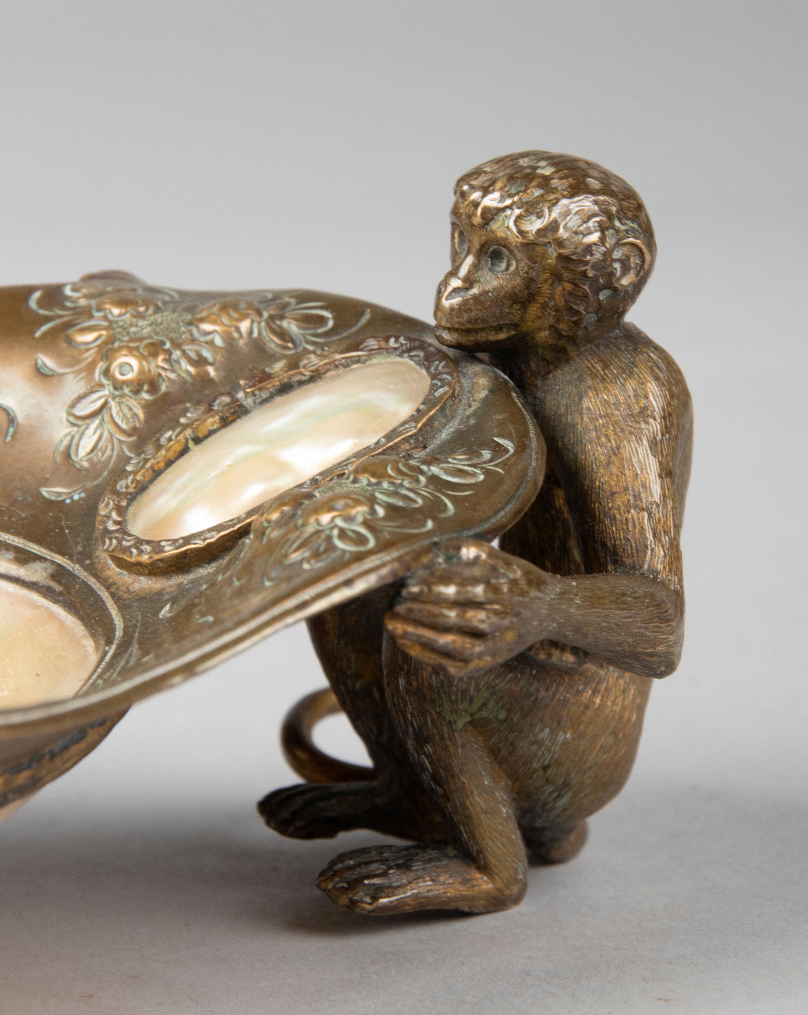 Late 19th Century English Bronze Vide Poche with Monkeys For Sale 2