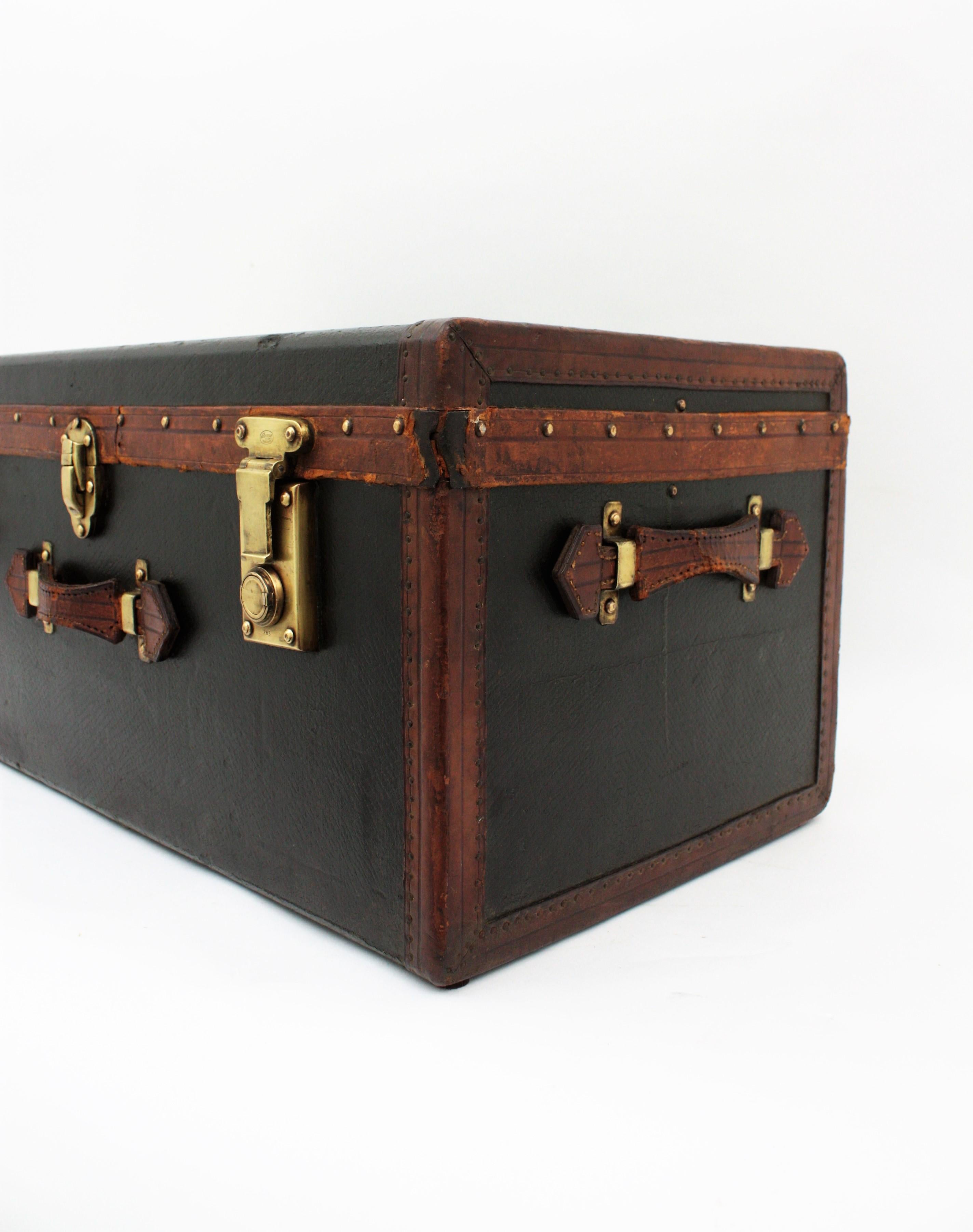 English Trunk in Leather and Canvas with Brass Locks For Sale 6