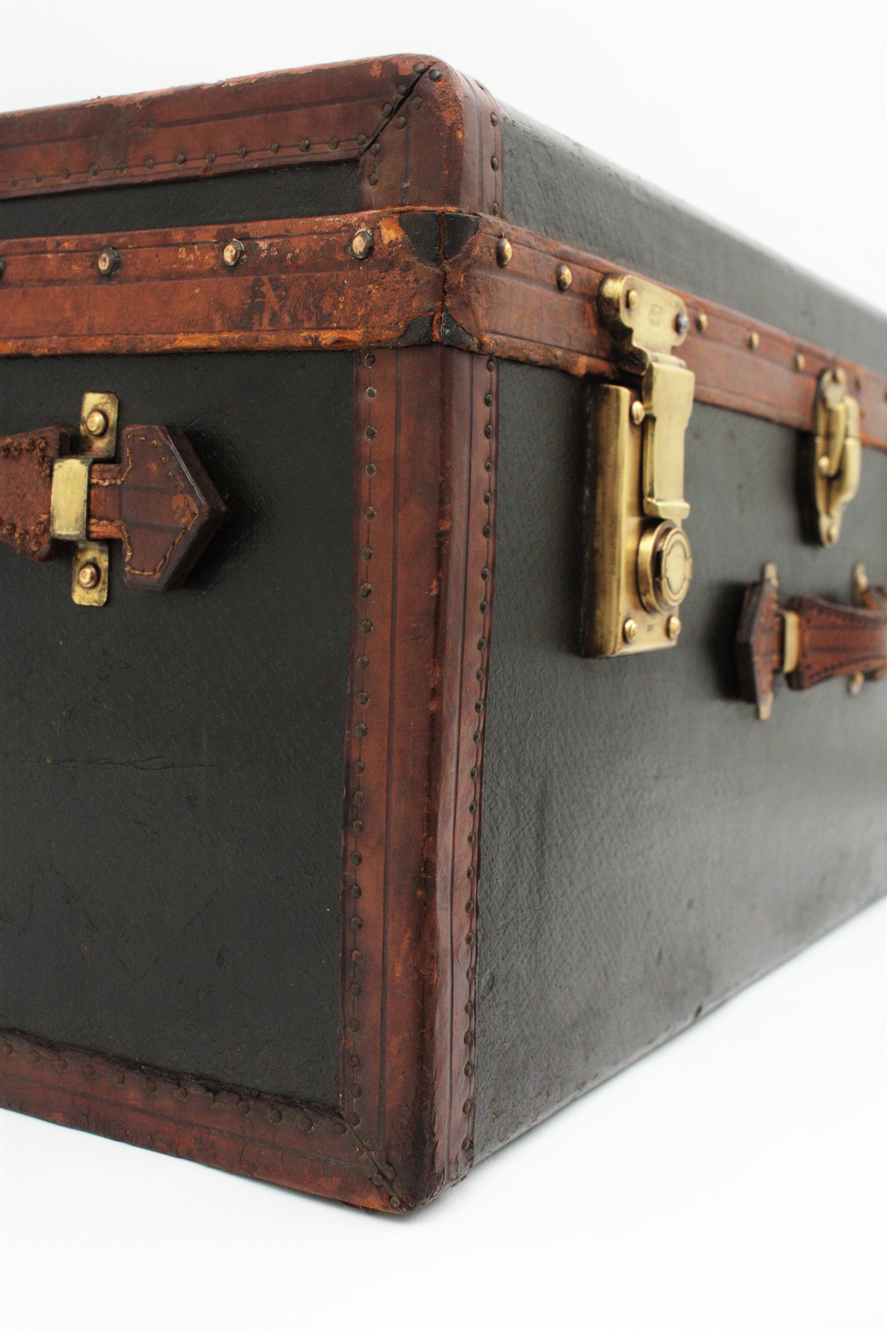 English Trunk in Leather and Canvas with Brass Locks For Sale 8