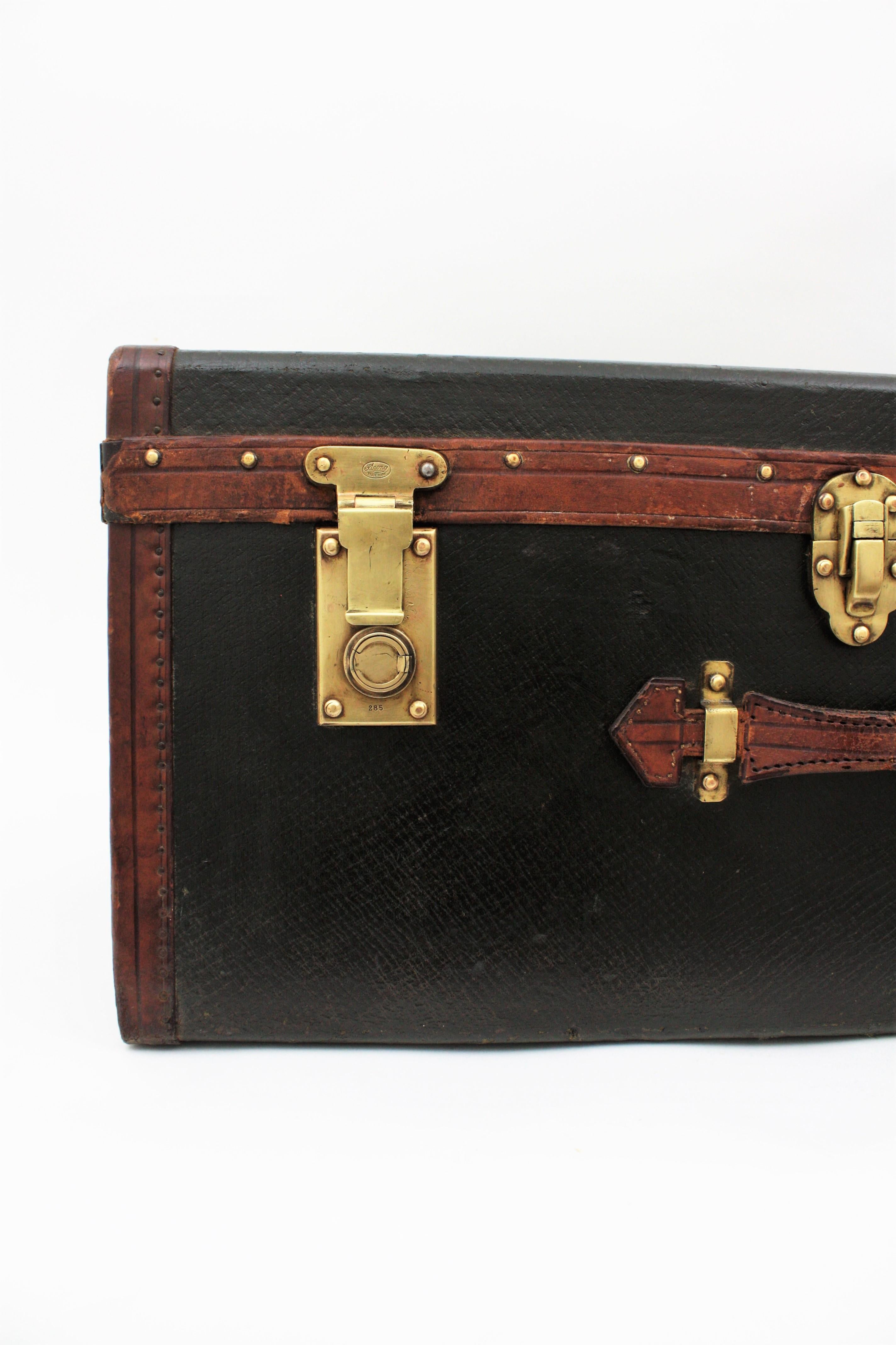 English Trunk in Leather and Canvas with Brass Locks For Sale 9