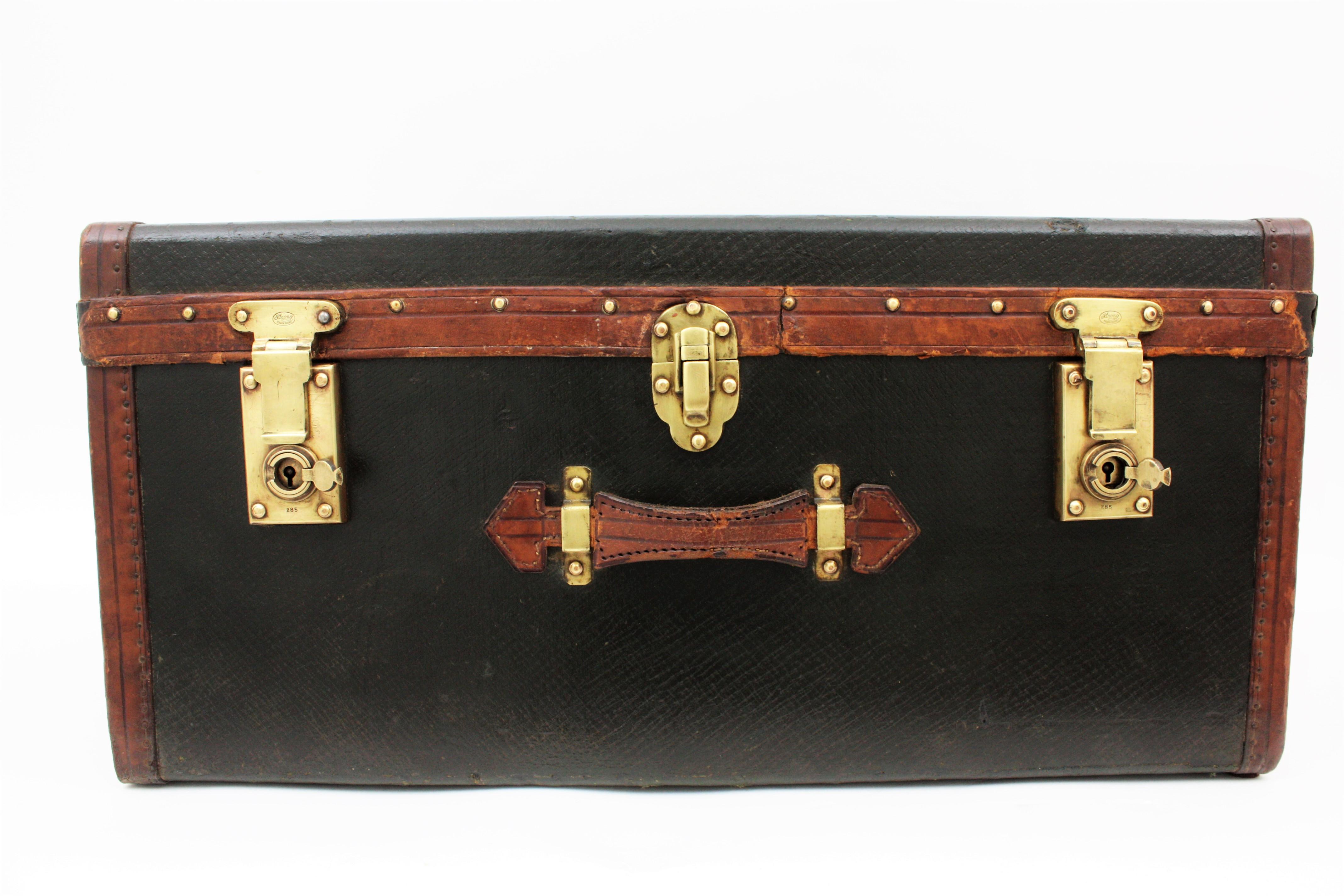 English Trunk in Leather and Canvas with Brass Locks For Sale 9