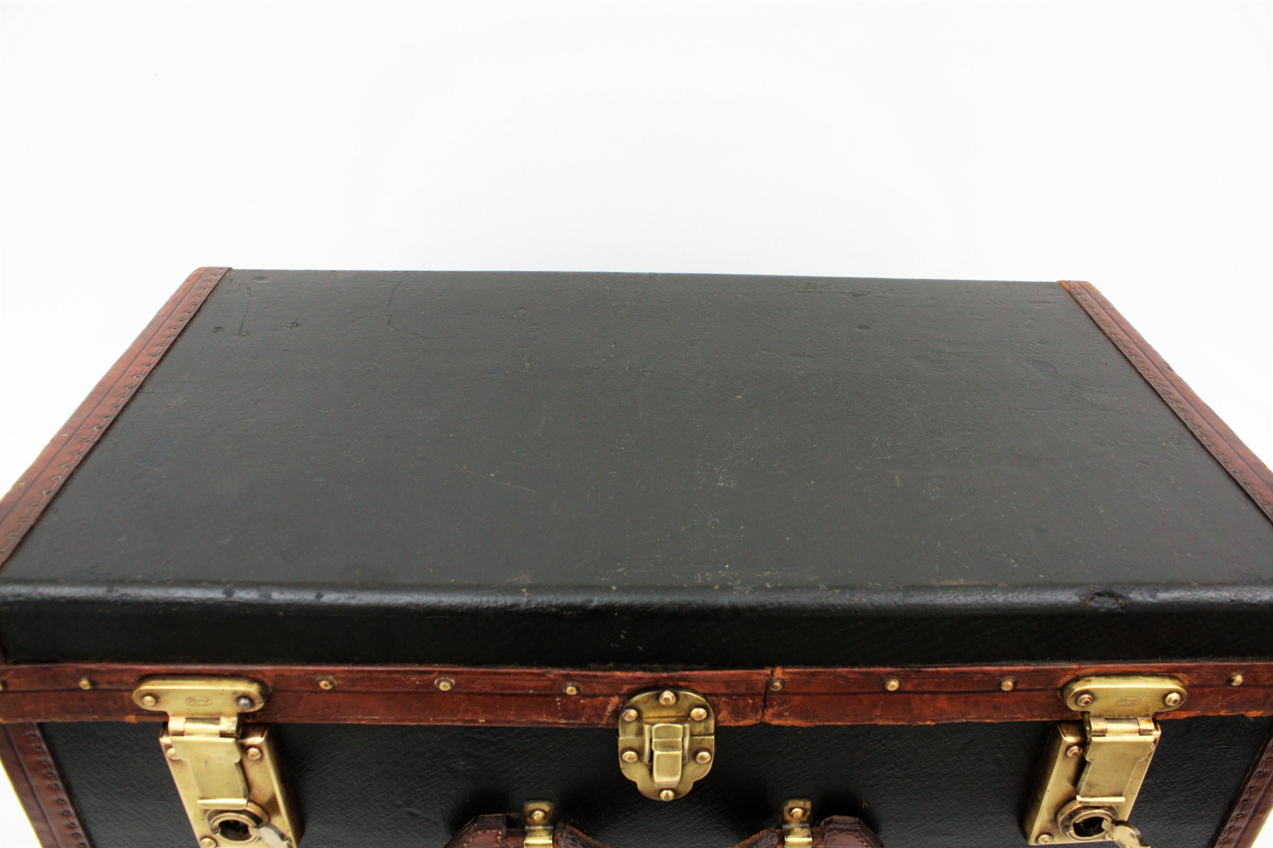 English Trunk in Leather and Canvas with Brass Locks For Sale 13