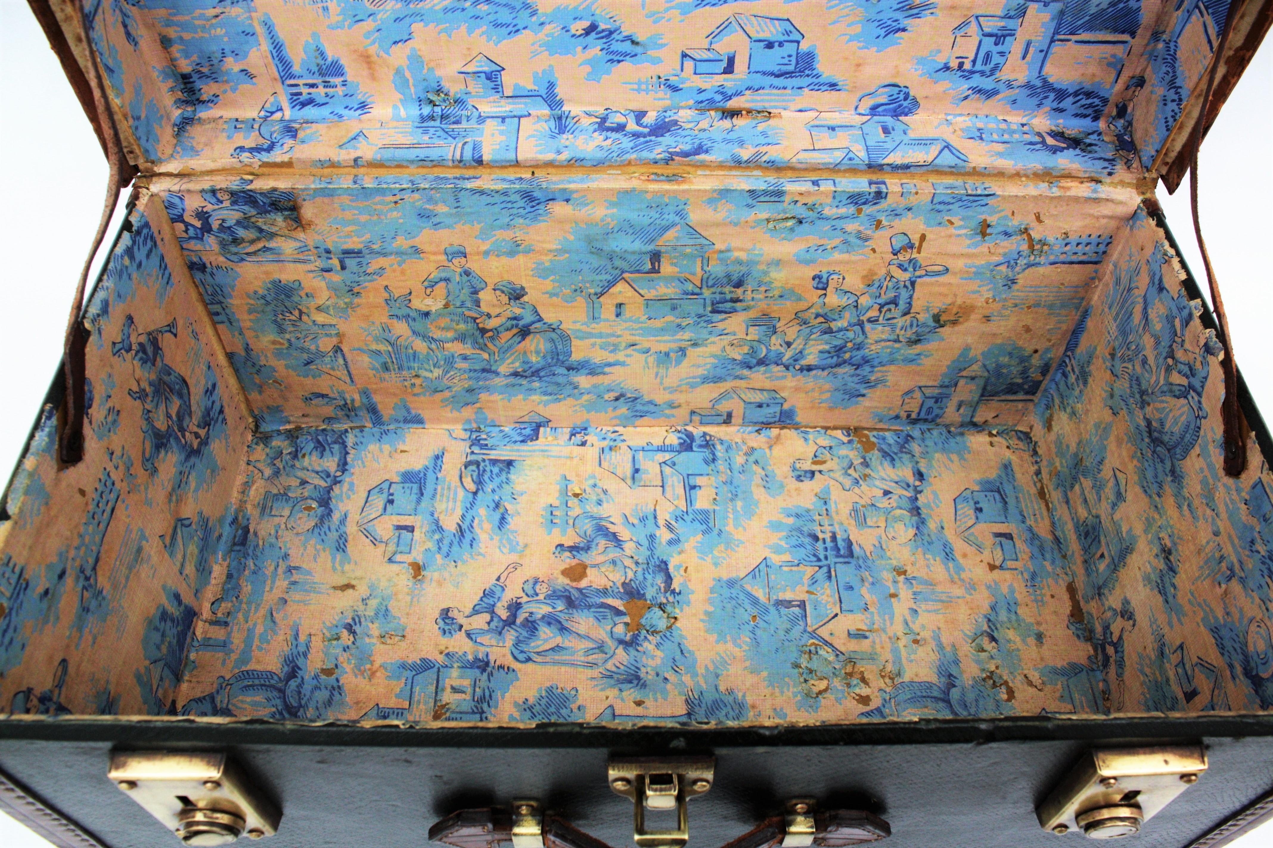 English Trunk in Leather and Canvas with Brass Locks For Sale 2