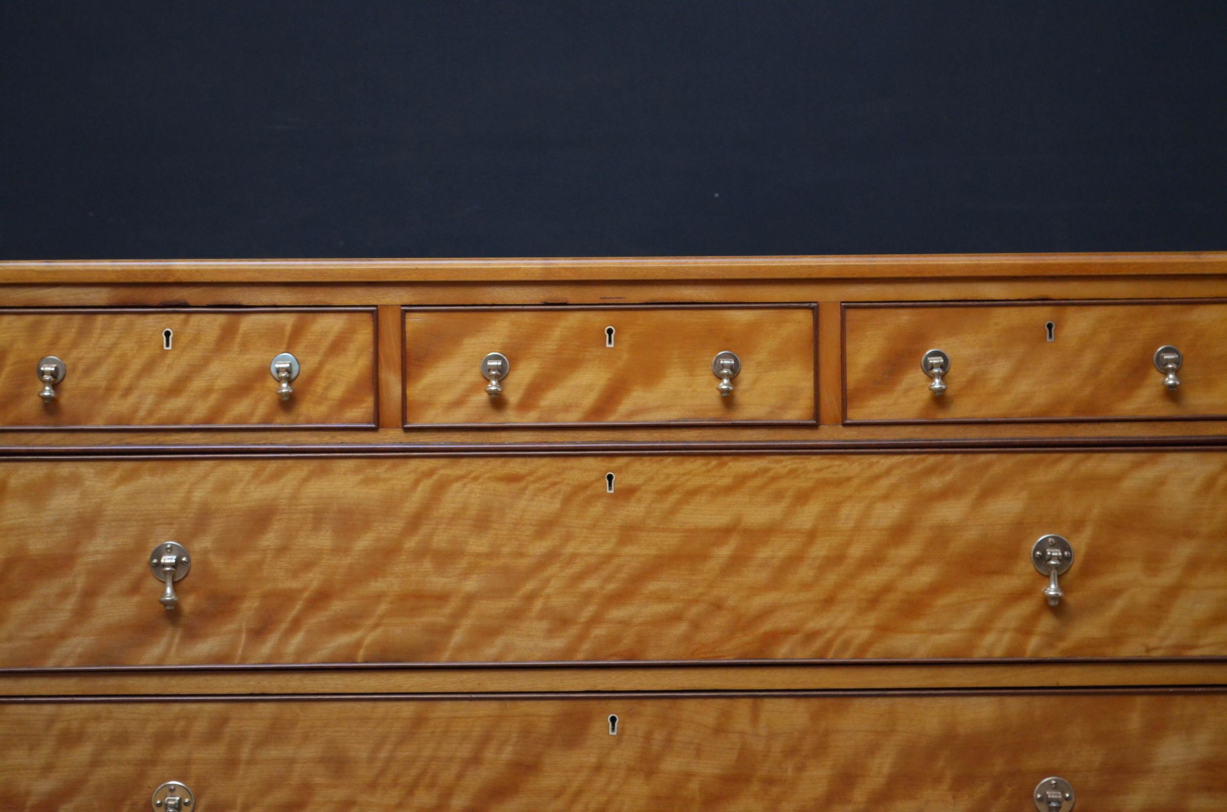 Late 19th Century English Chest of Drawers in Satinwood 5