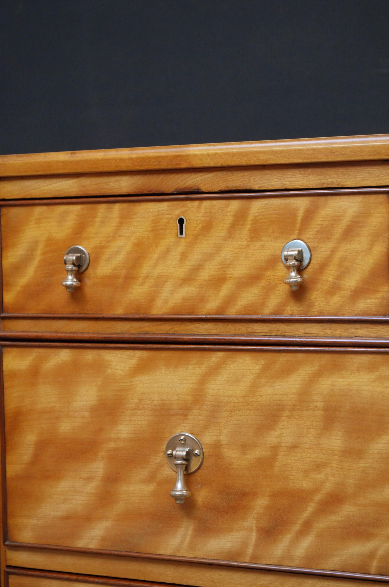 Late 19th Century English Chest of Drawers in Satinwood 6