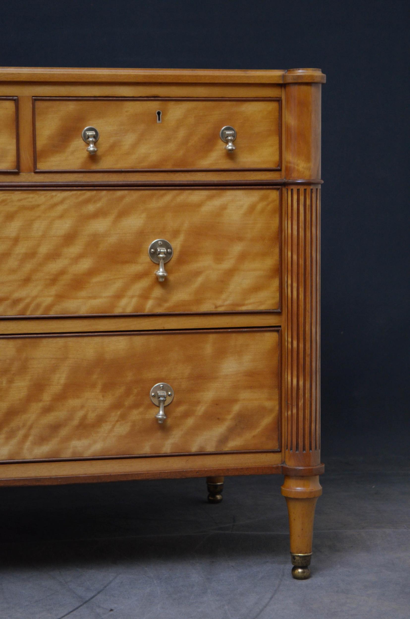 Late 19th Century English Chest of Drawers in Satinwood 7
